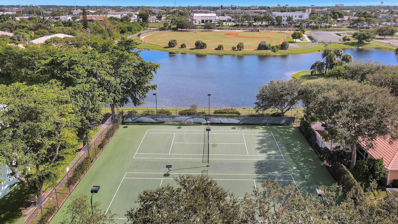 232 W Coral Trace Circle N