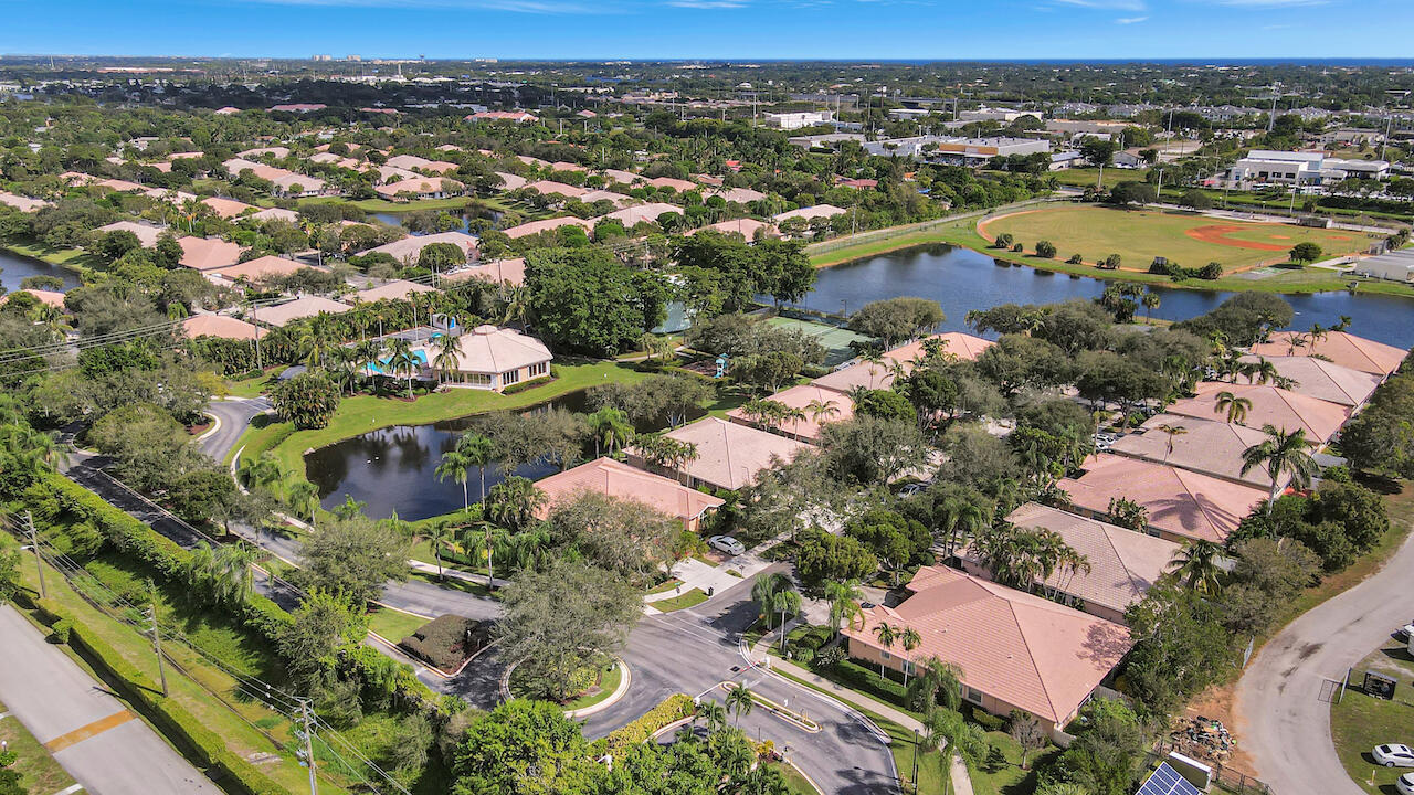 232 W Coral Trace Circle N