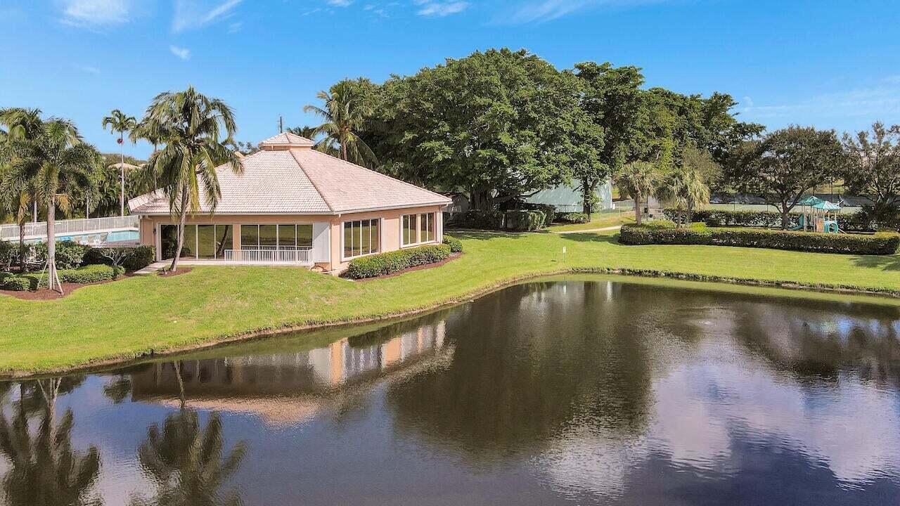 232 W Coral Trace Circle N