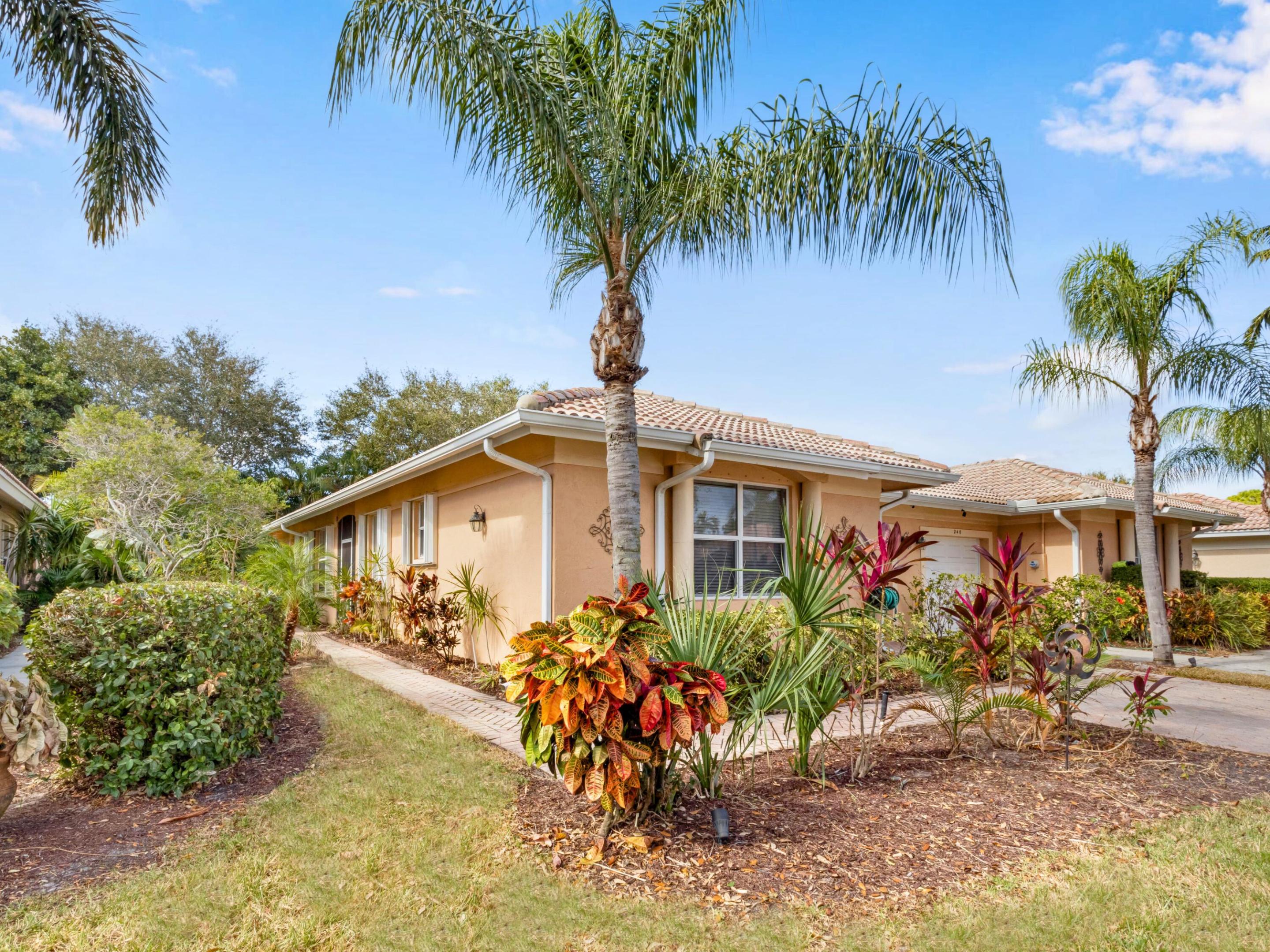 232 W Coral Trace Circle N