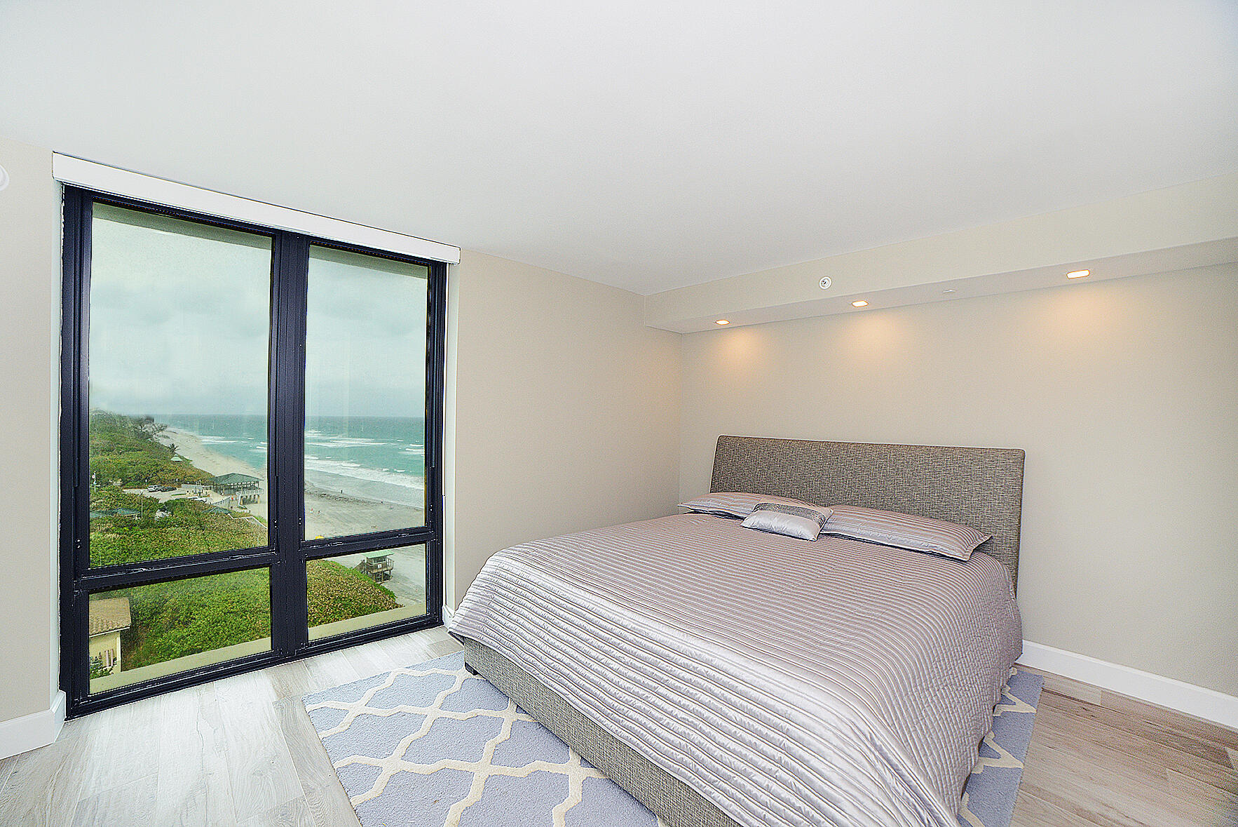 250 S Ocean Boulevard 9h