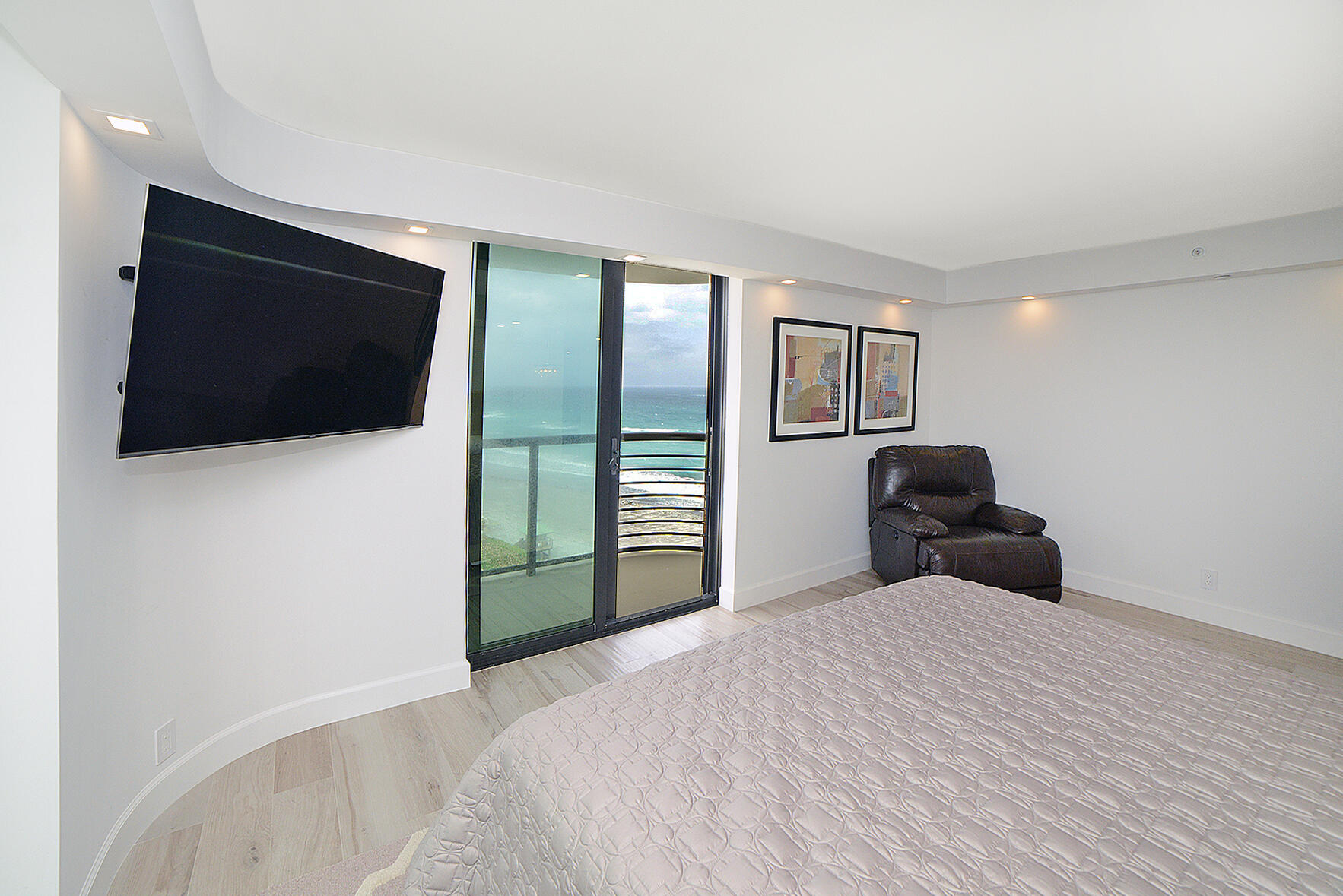 250 S Ocean Boulevard 9h