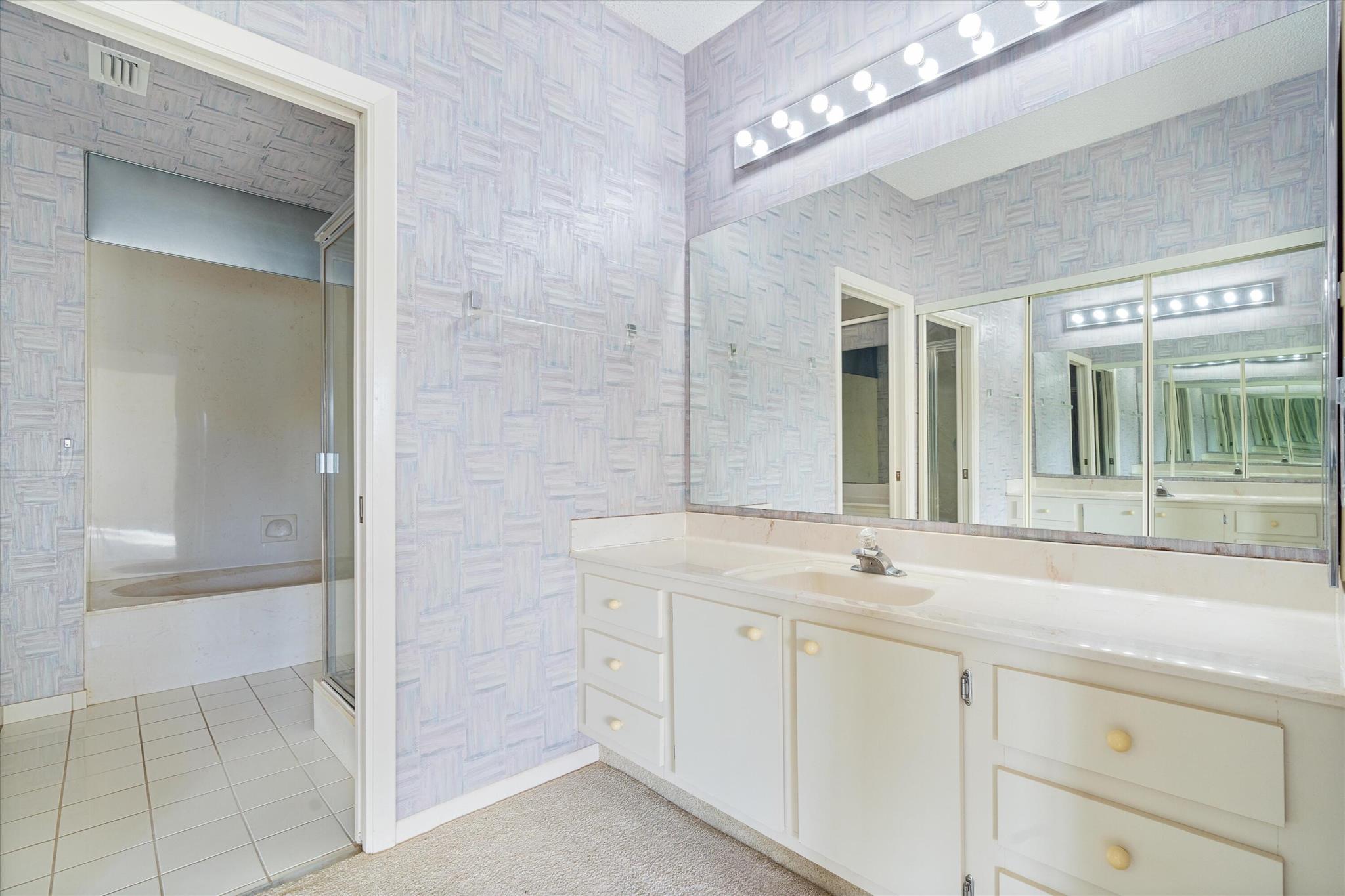 270 Captains Walk 3020