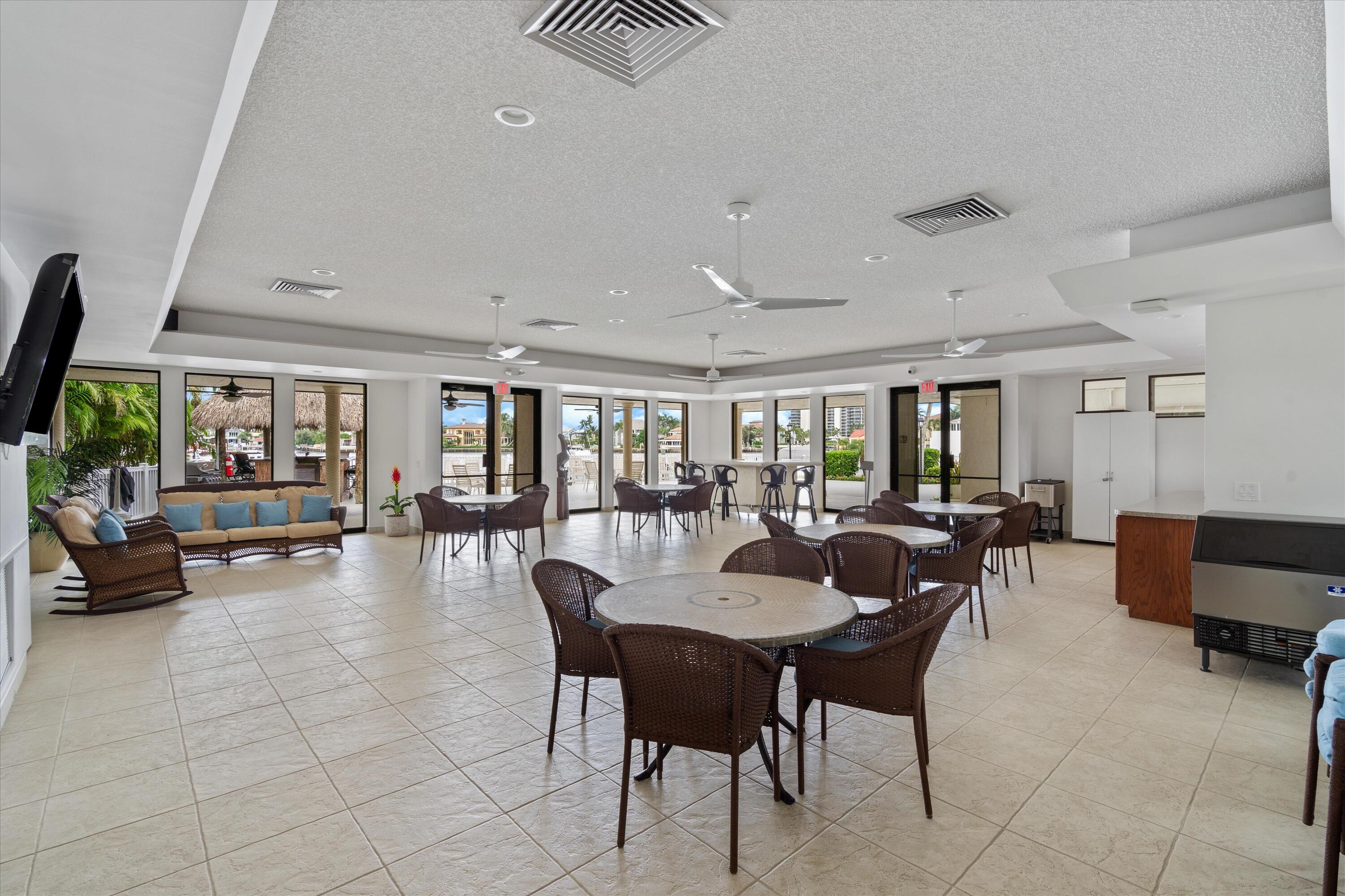 270 Captains Walk 3020