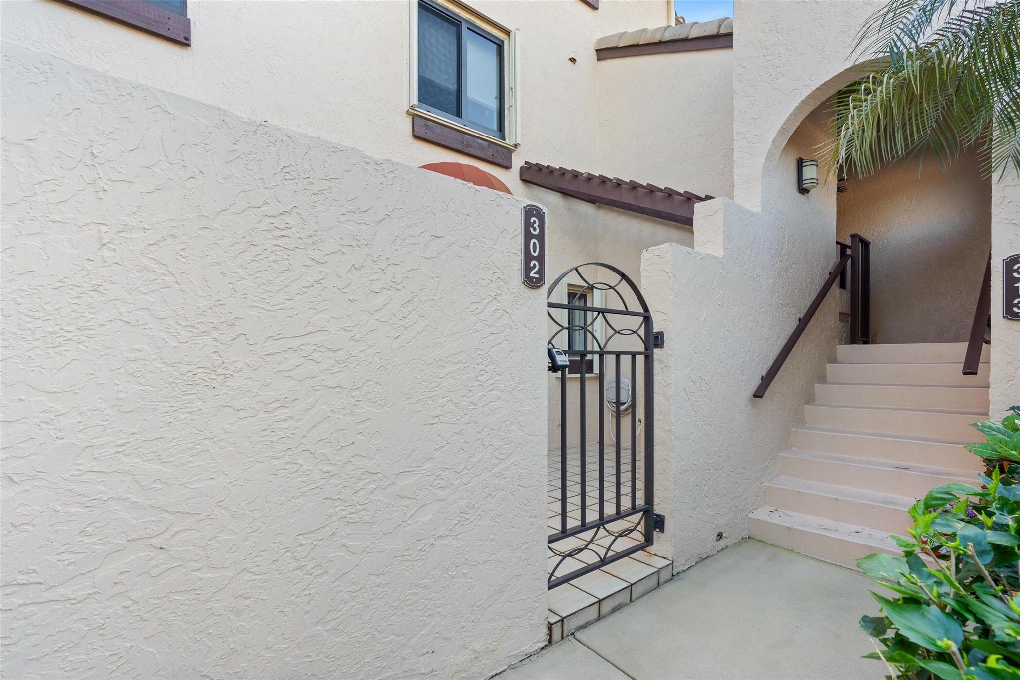 270 Captains Walk 3020