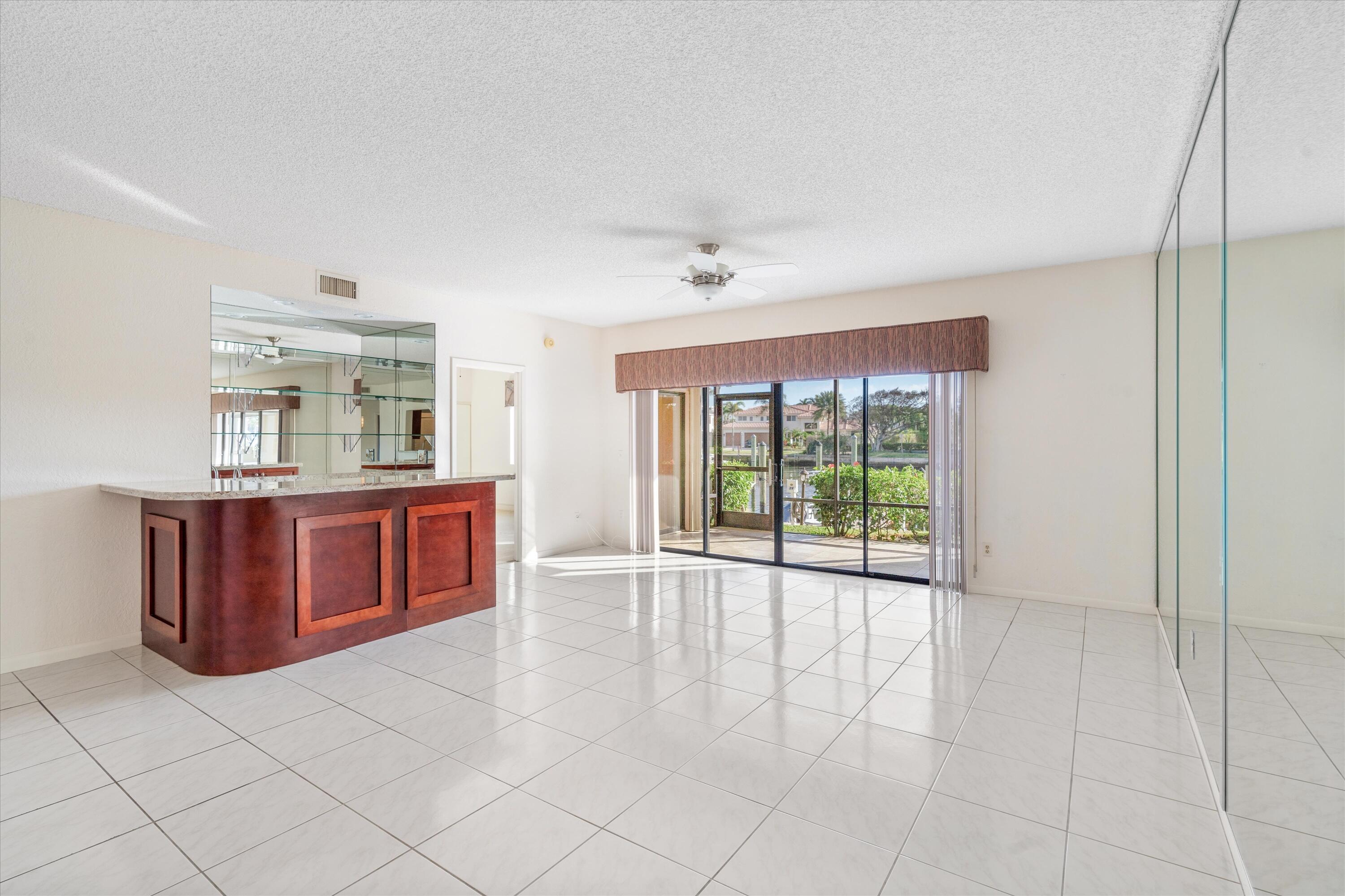 270 Captains Walk 3020