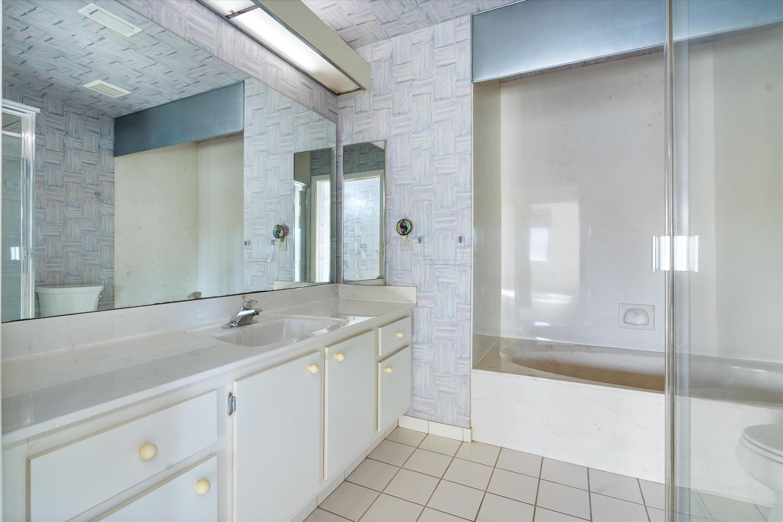 270 Captains Walk 3020