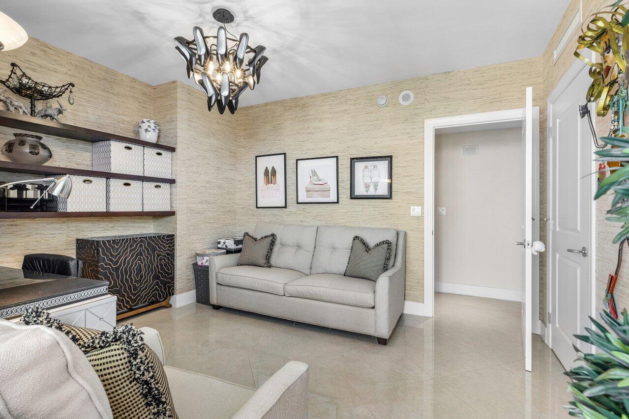1 N Ocean Boulevard 1607