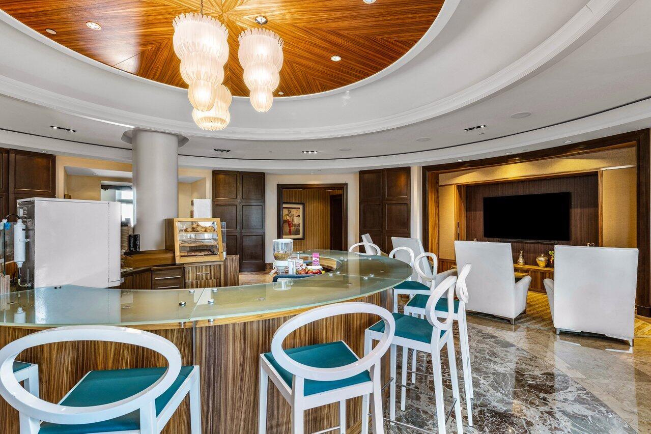 1 N Ocean Boulevard 1607