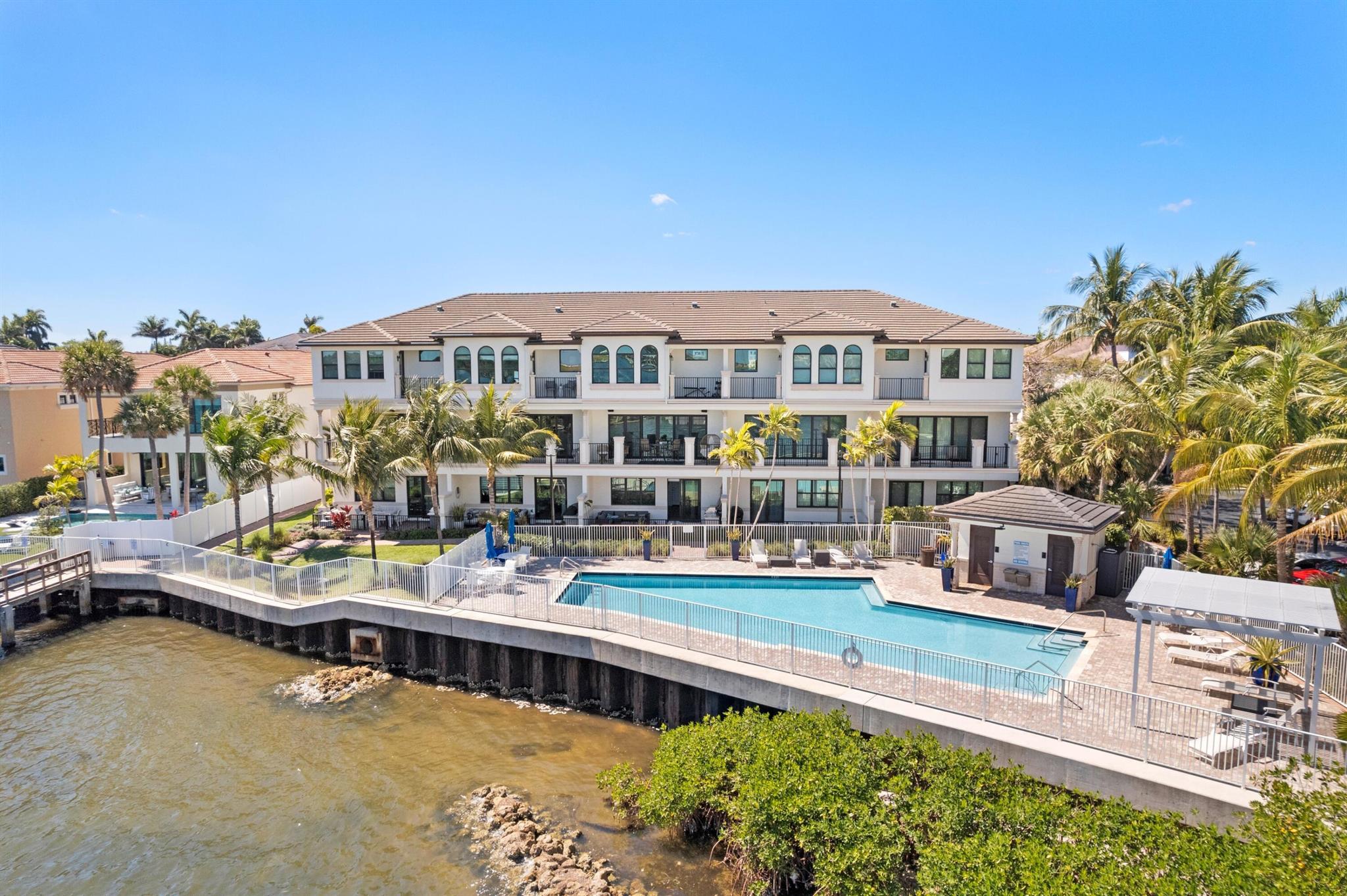 6 Windward Lane