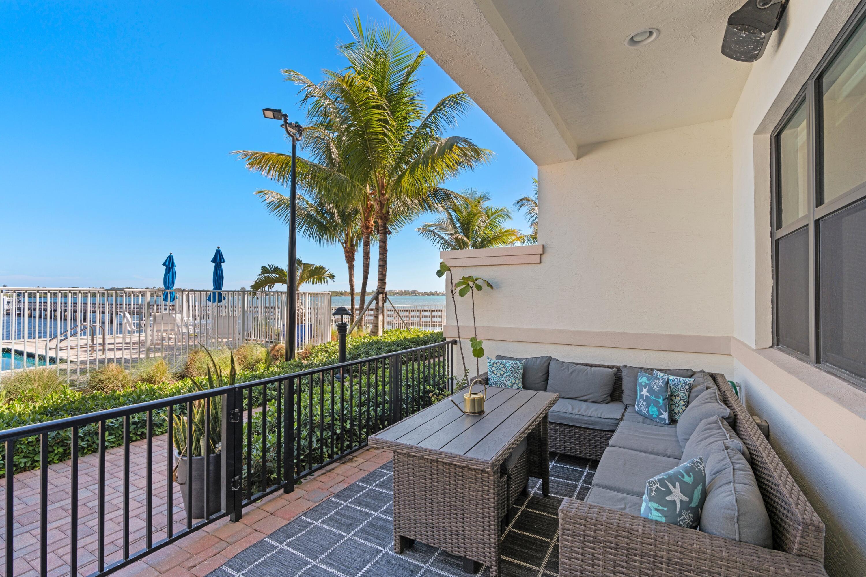 6 Windward Lane