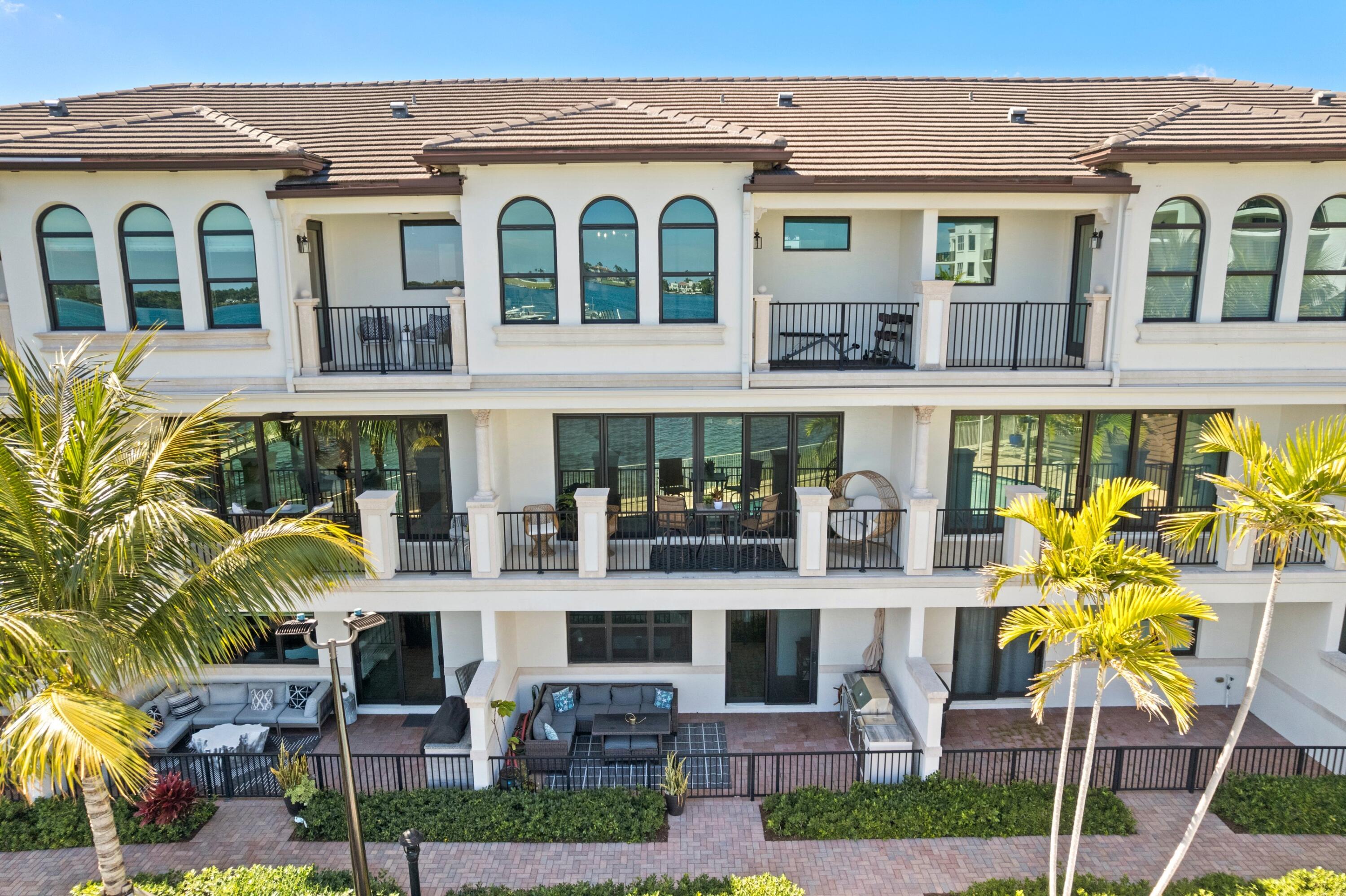 6 Windward Lane