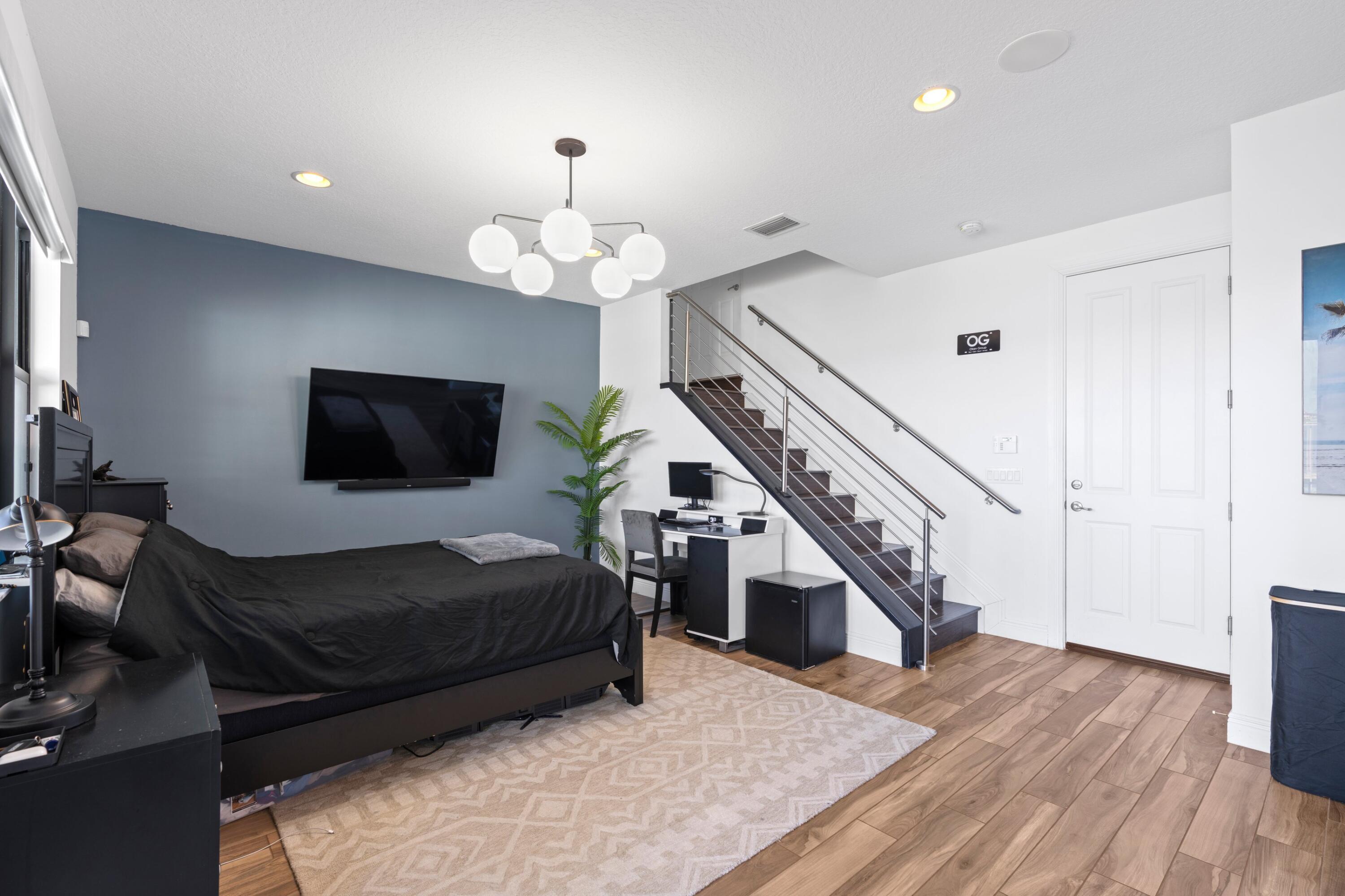 6 Windward Lane