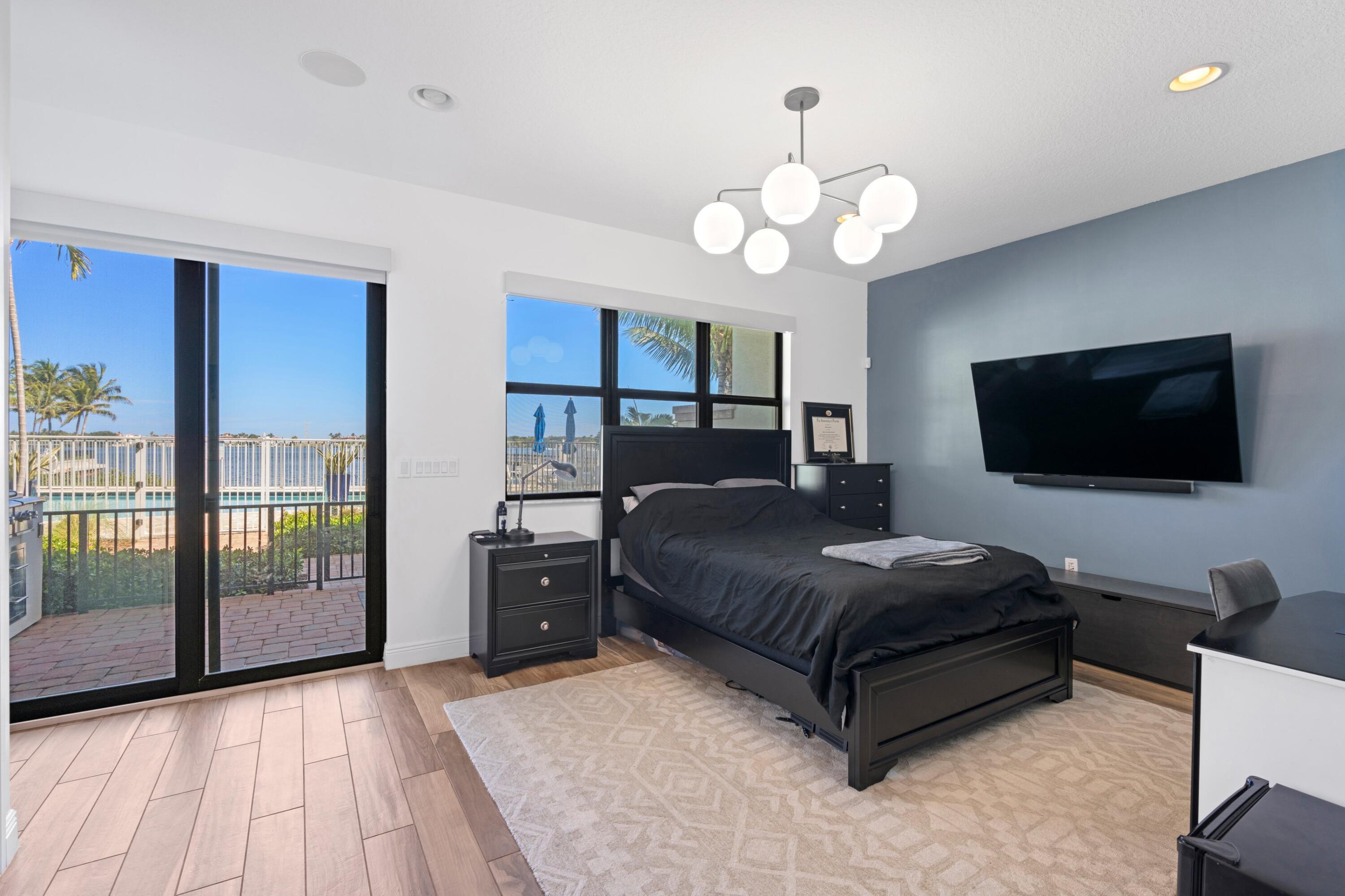 6 Windward Lane