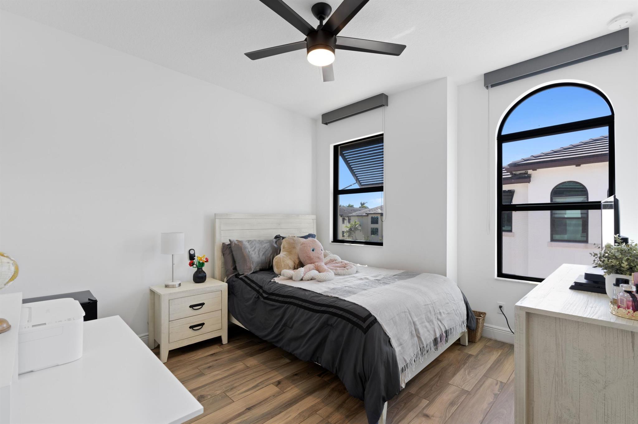 6 Windward Lane
