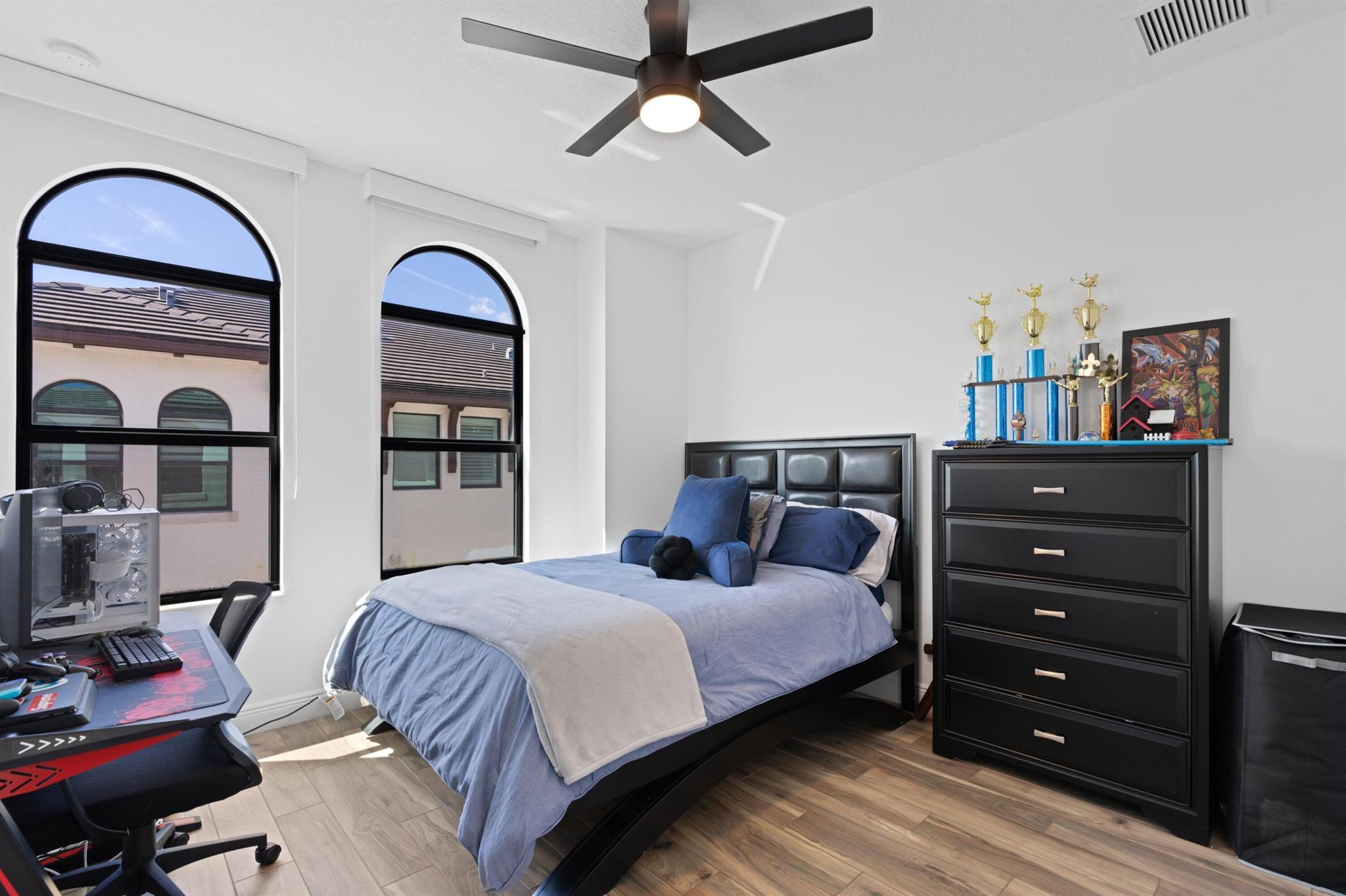 6 Windward Lane