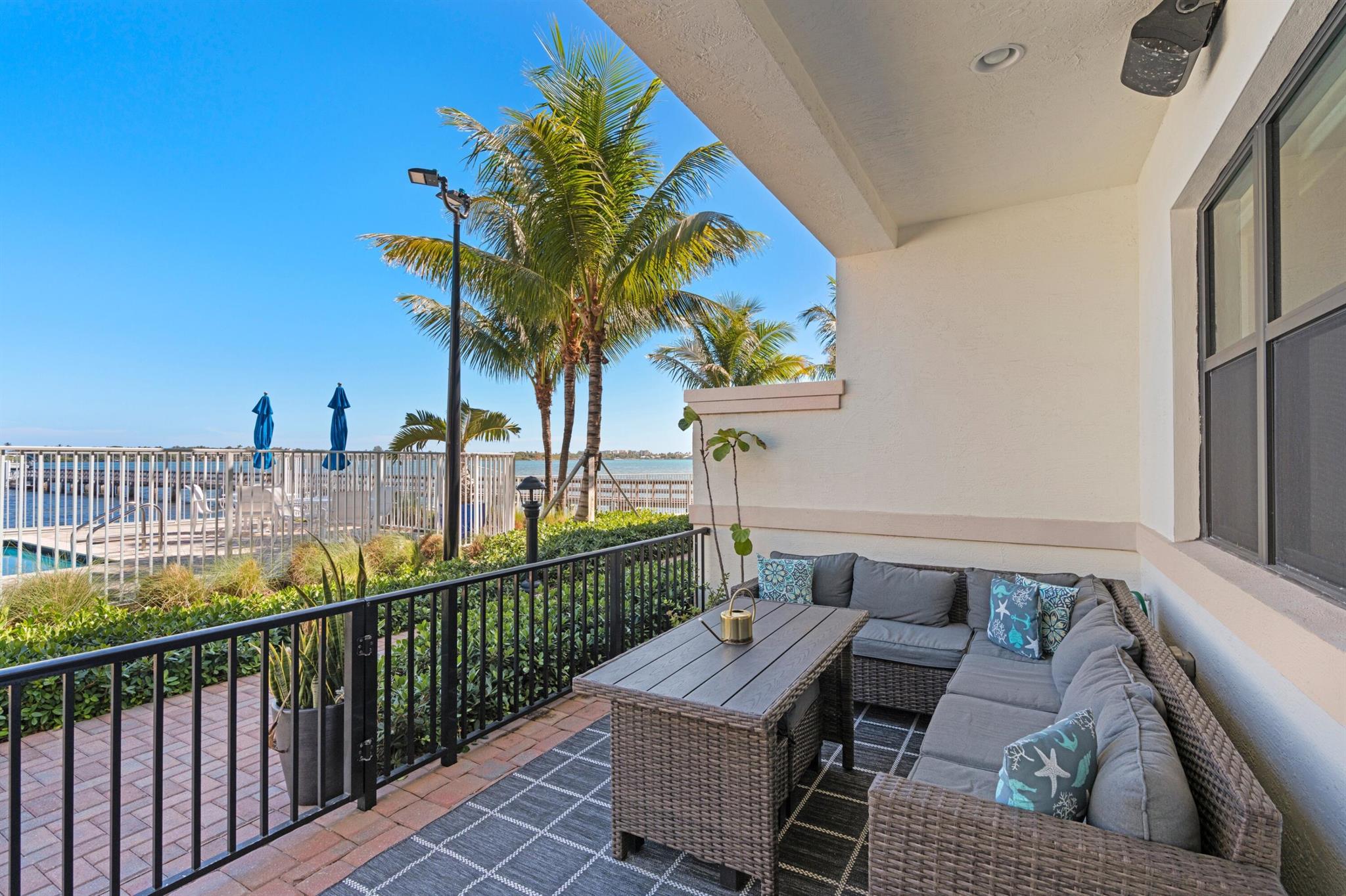 6 Windward Lane