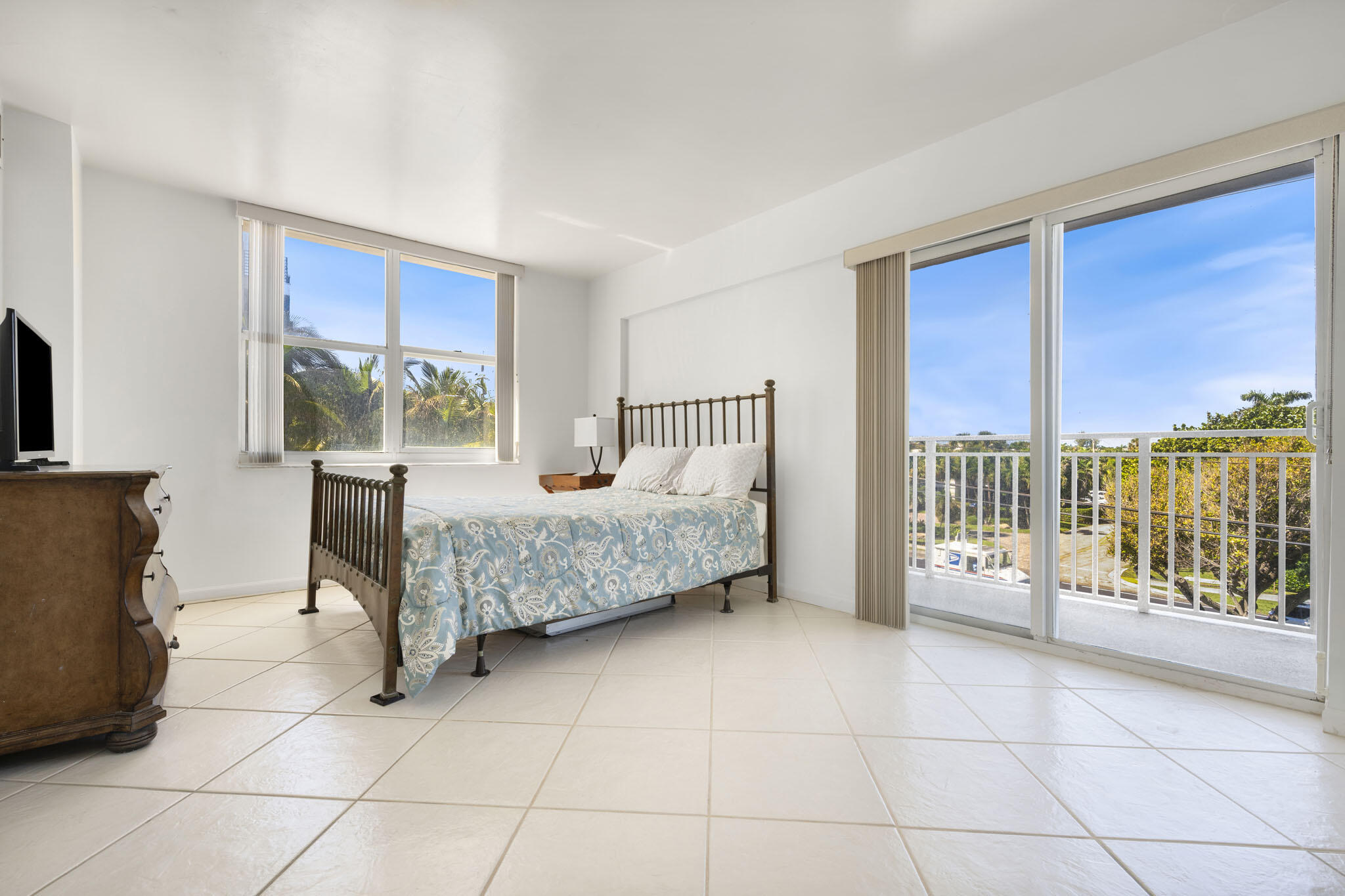 4511 S Ocean Boulevard 101