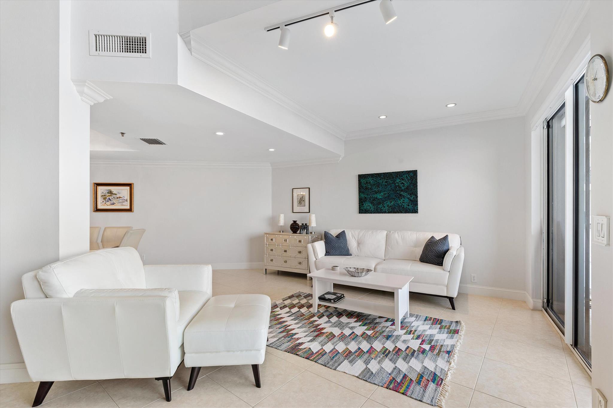 1035 S Federal Highway 215