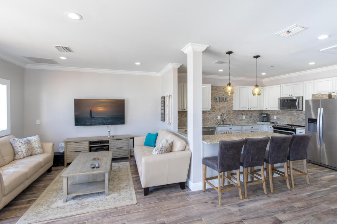 1035 S Federal Highway 215