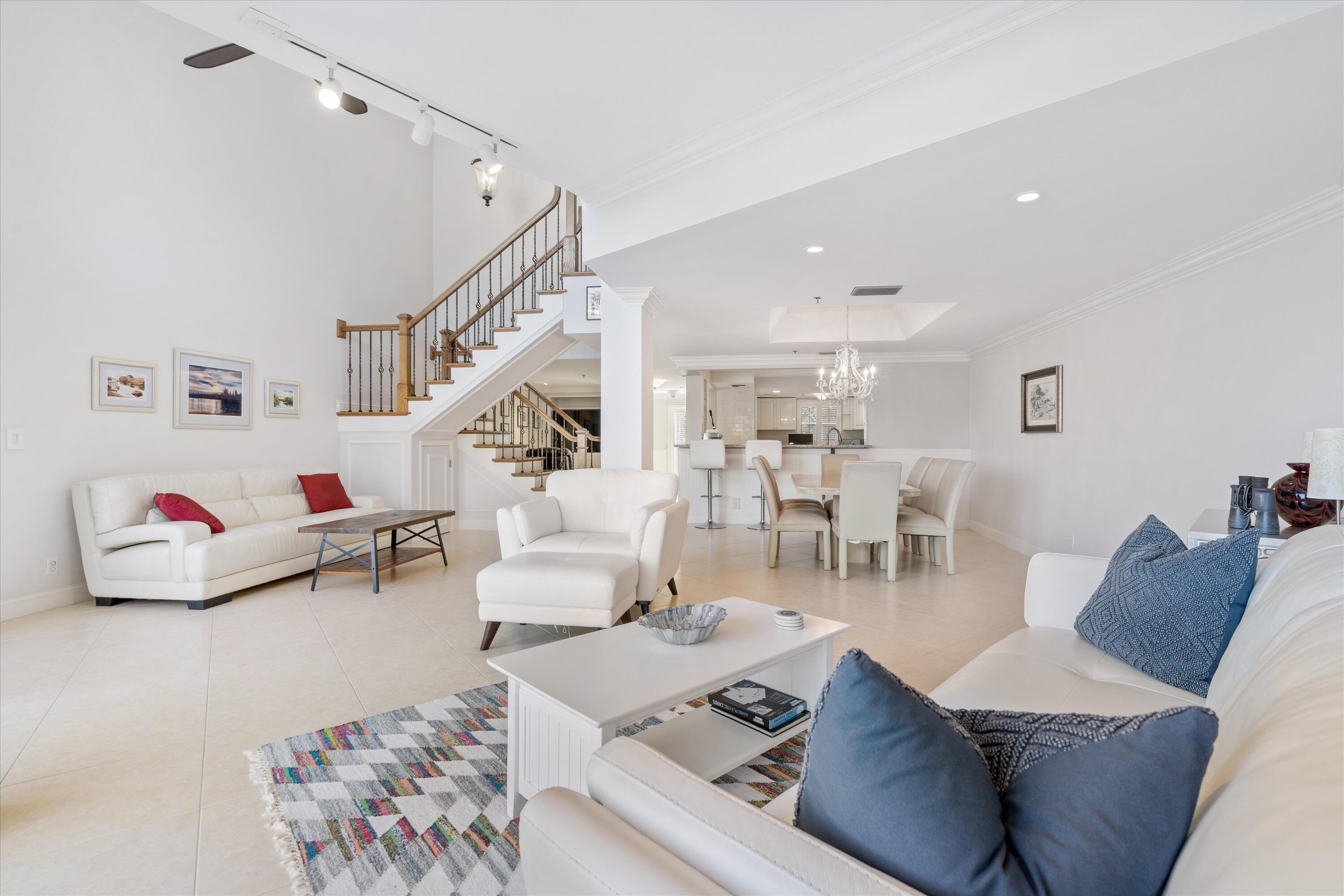 1035 S Federal Highway 215