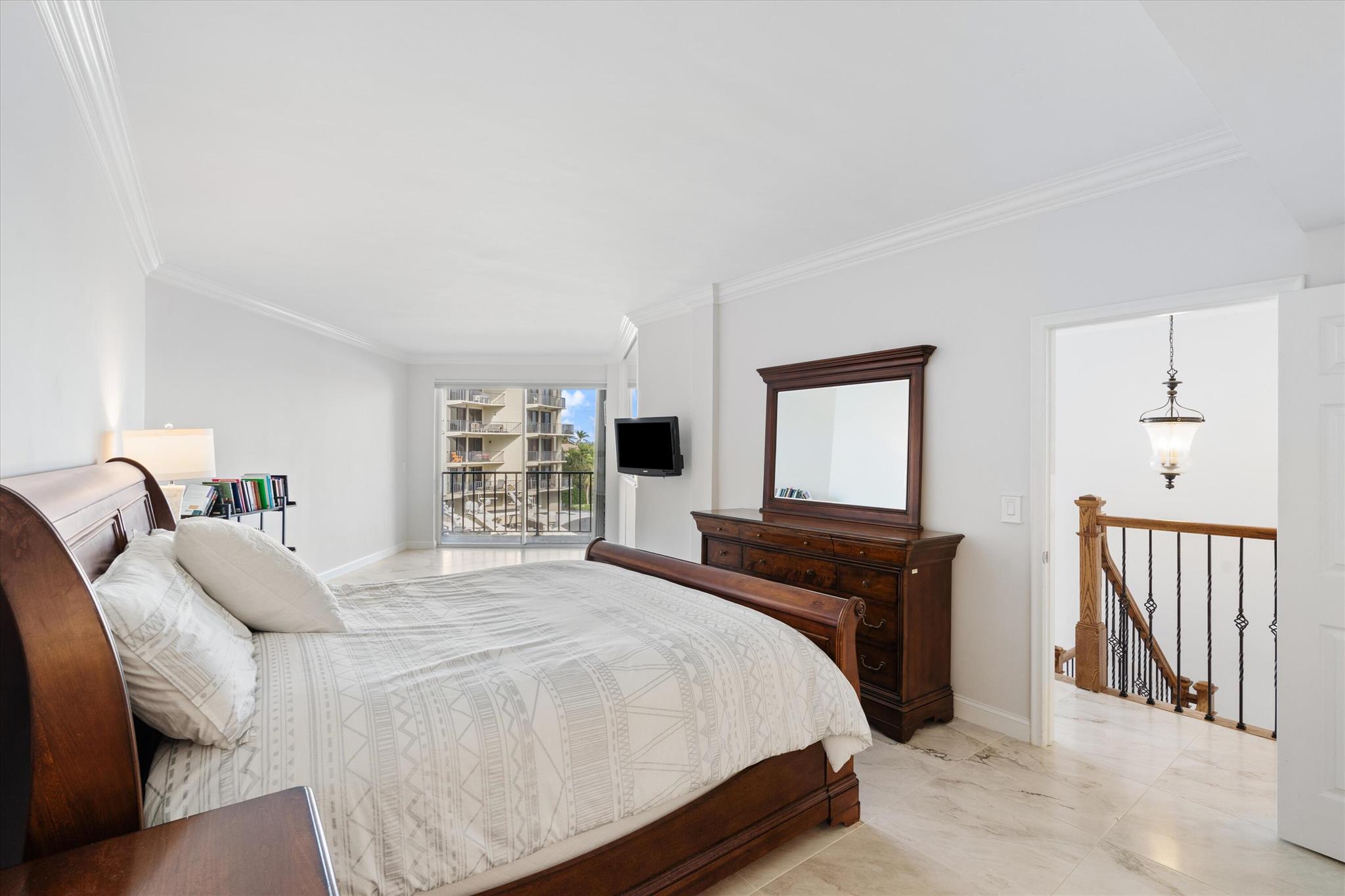 1035 S Federal Highway 215