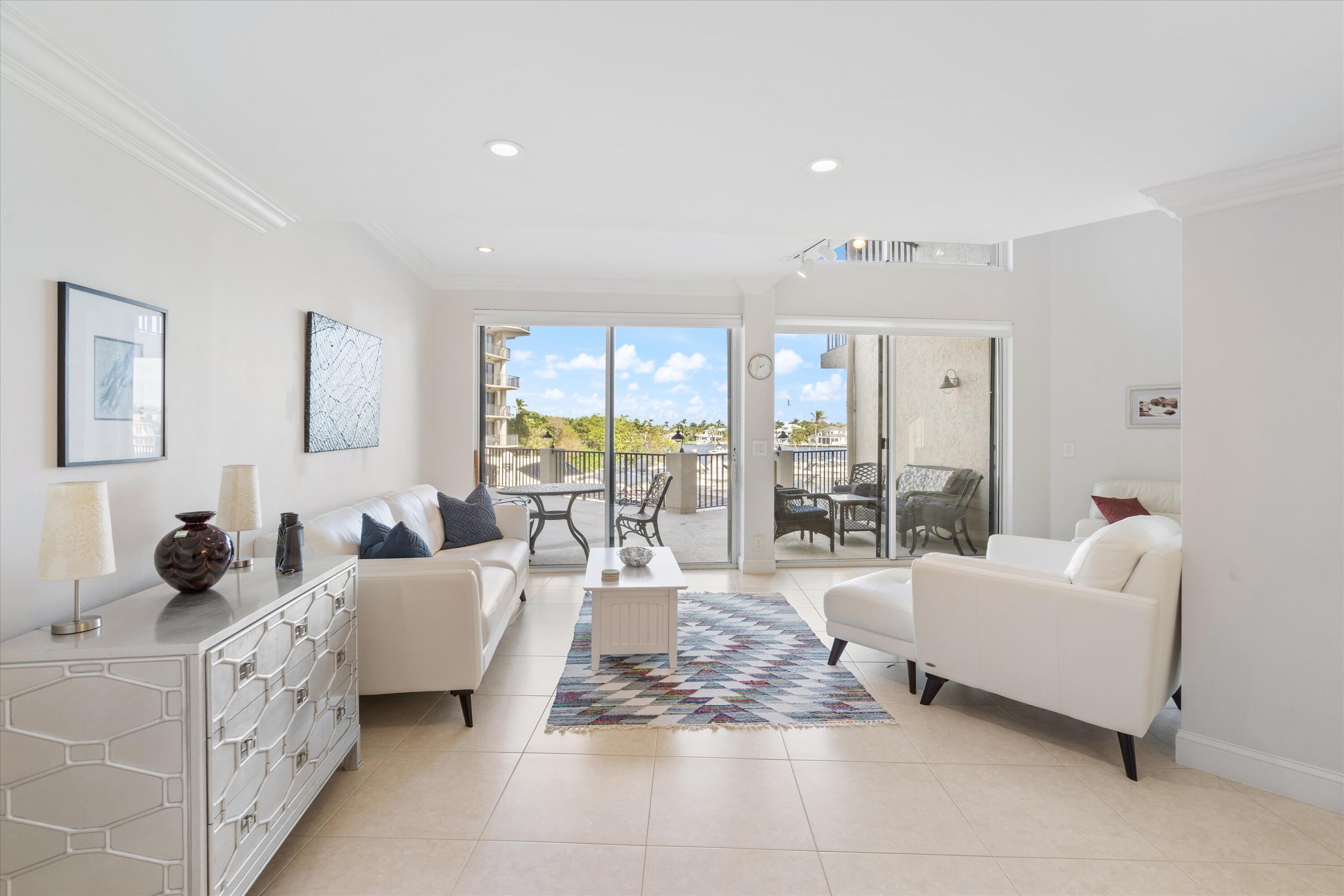 1035 S Federal Highway 215