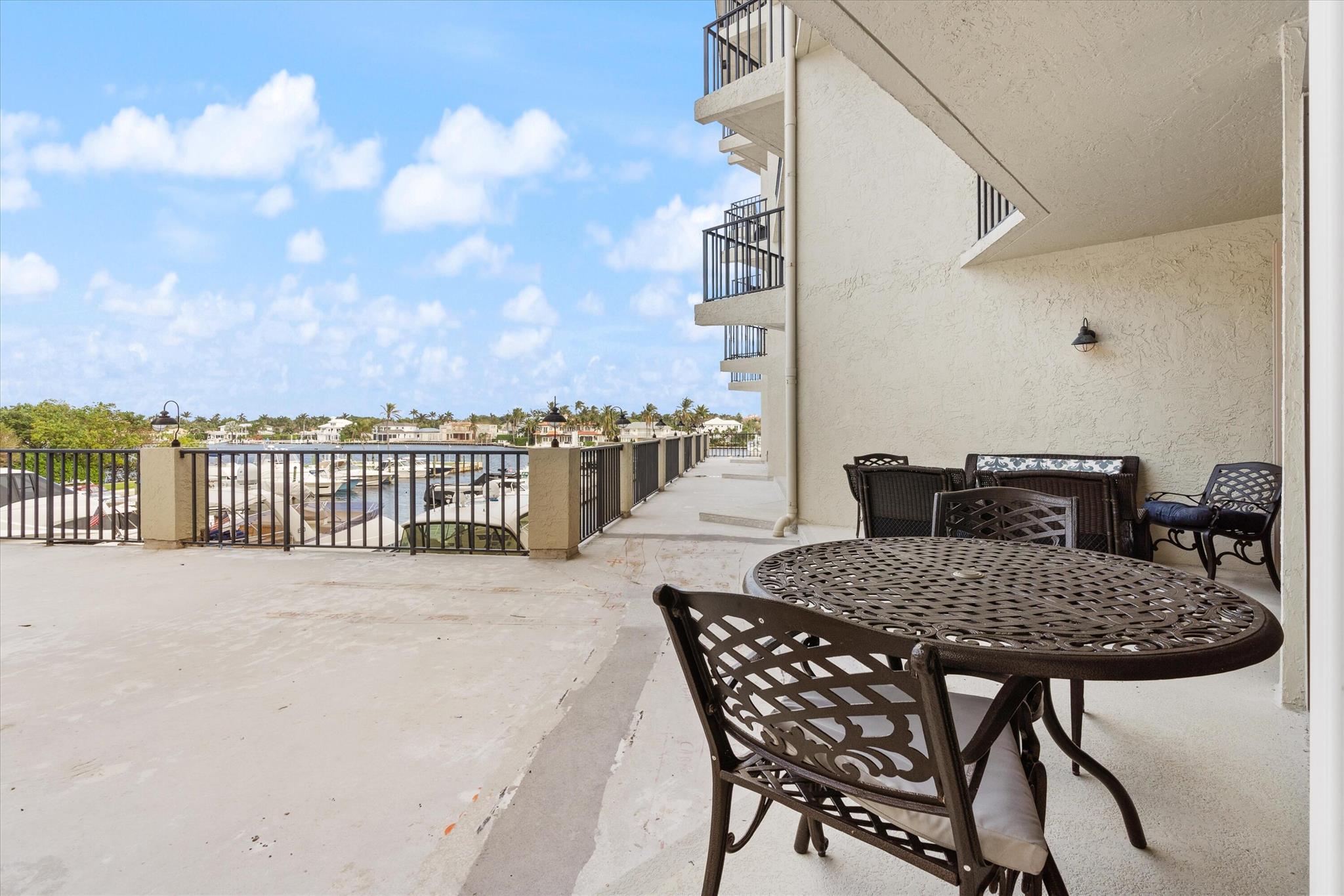 1035 S Federal Highway 215