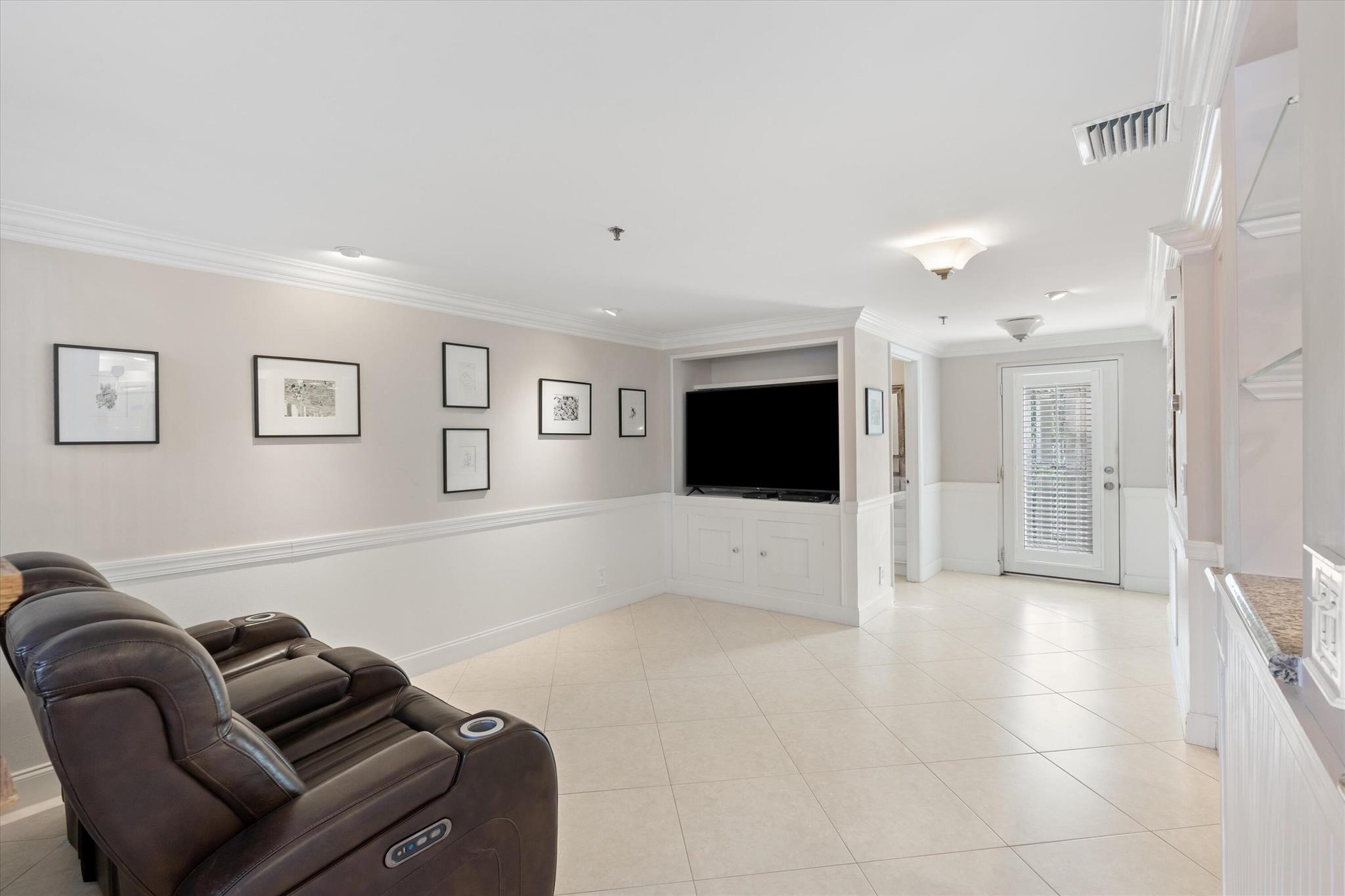 1035 S Federal Highway 215