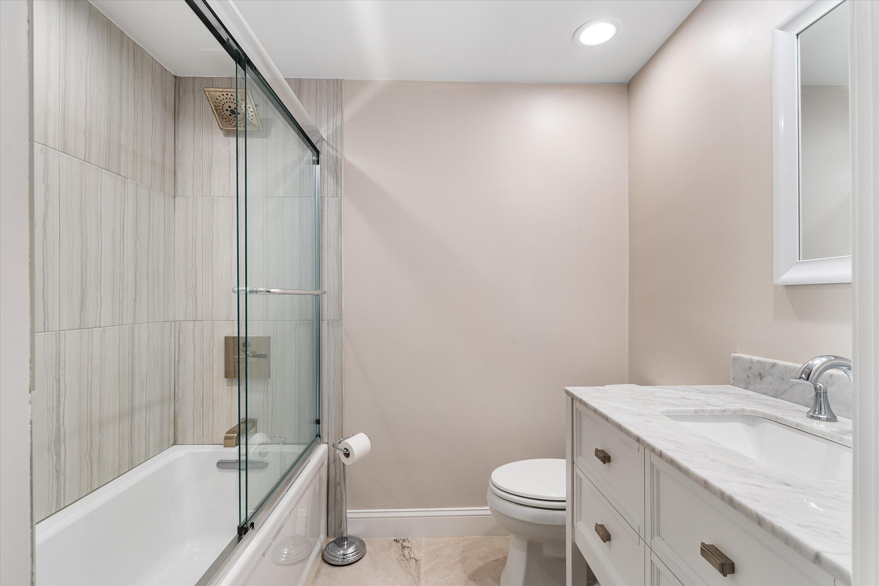 1035 S Federal Highway 215