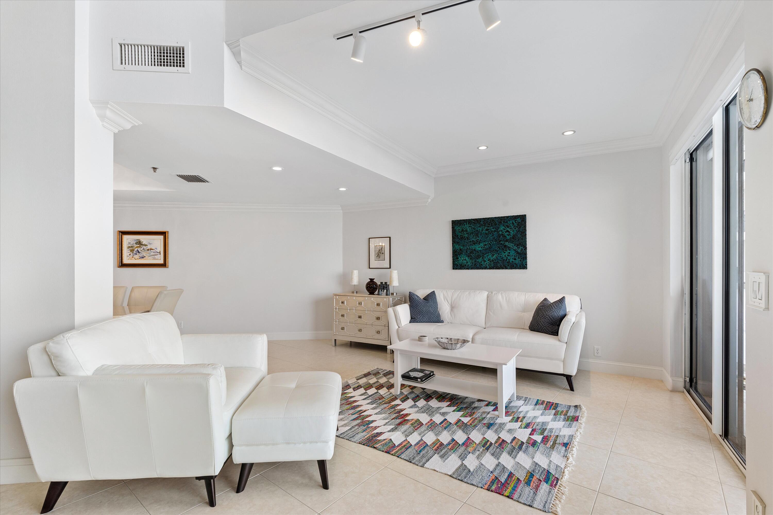 1035 S Federal Highway 215