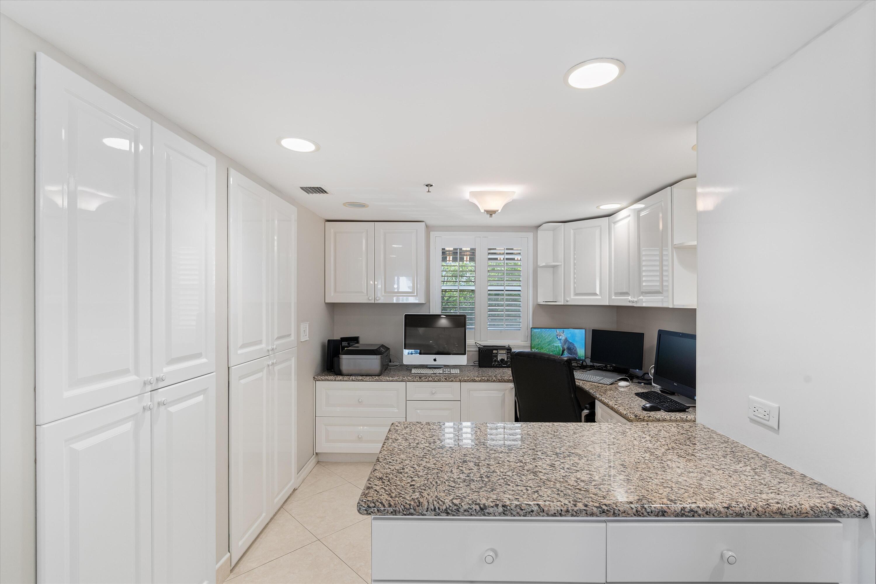 1035 S Federal Highway 215