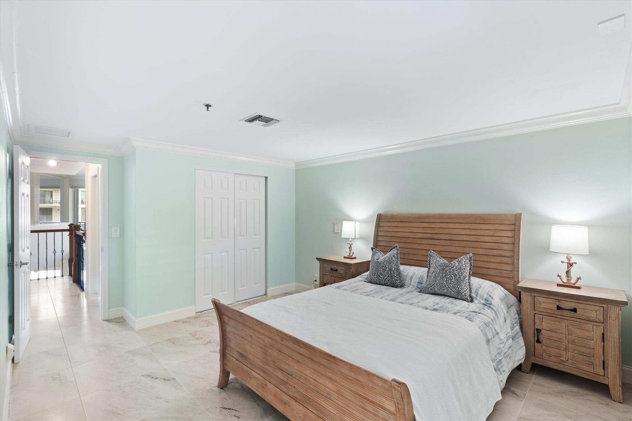 1035 S Federal Highway 215