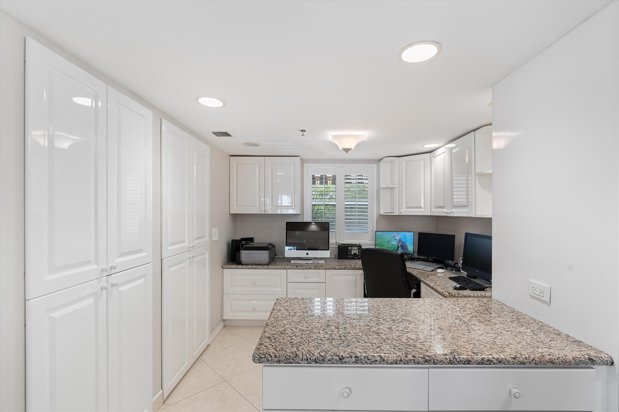 1035 S Federal Highway 215