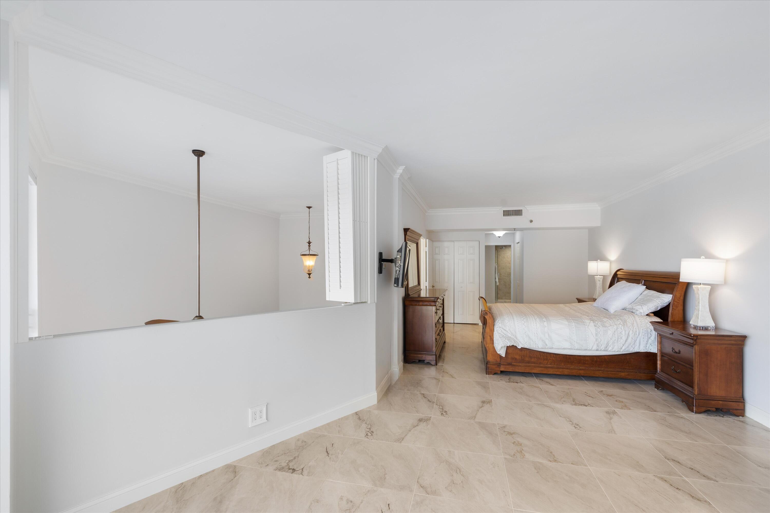 1035 S Federal Highway 215