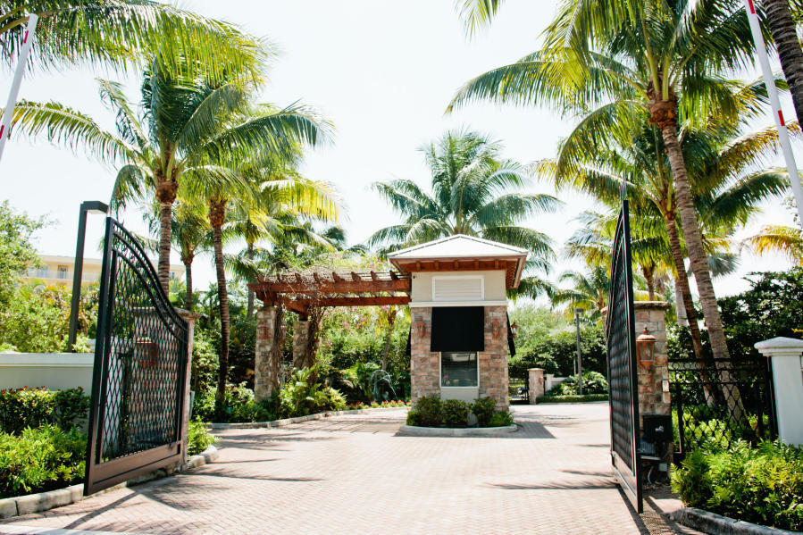 1035 S Federal Highway 215