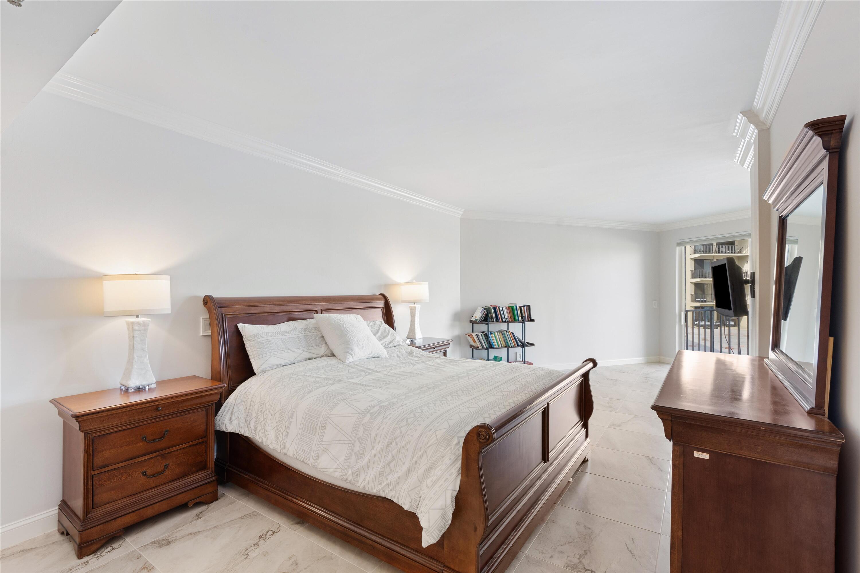 1035 S Federal Highway 215