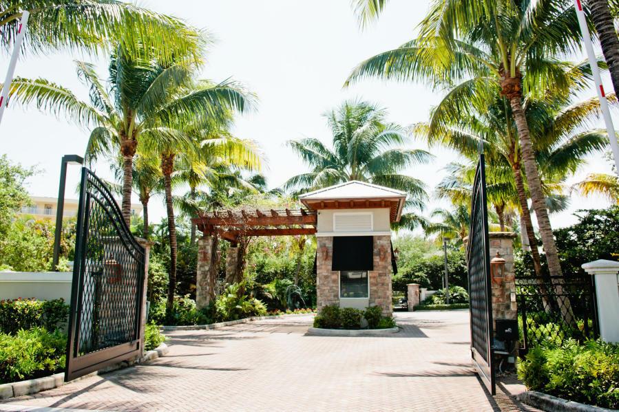 1035 S Federal Highway 215