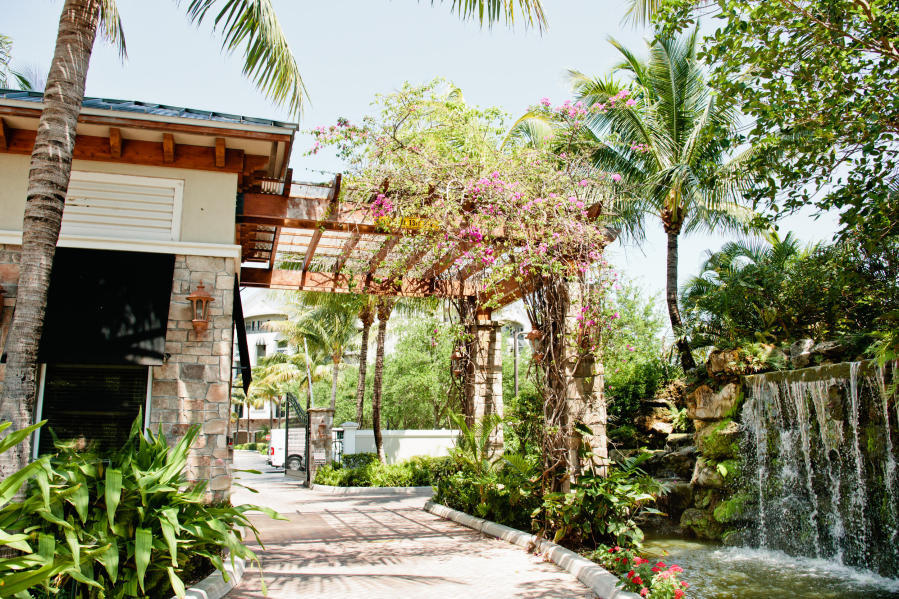 1035 S Federal Highway 215