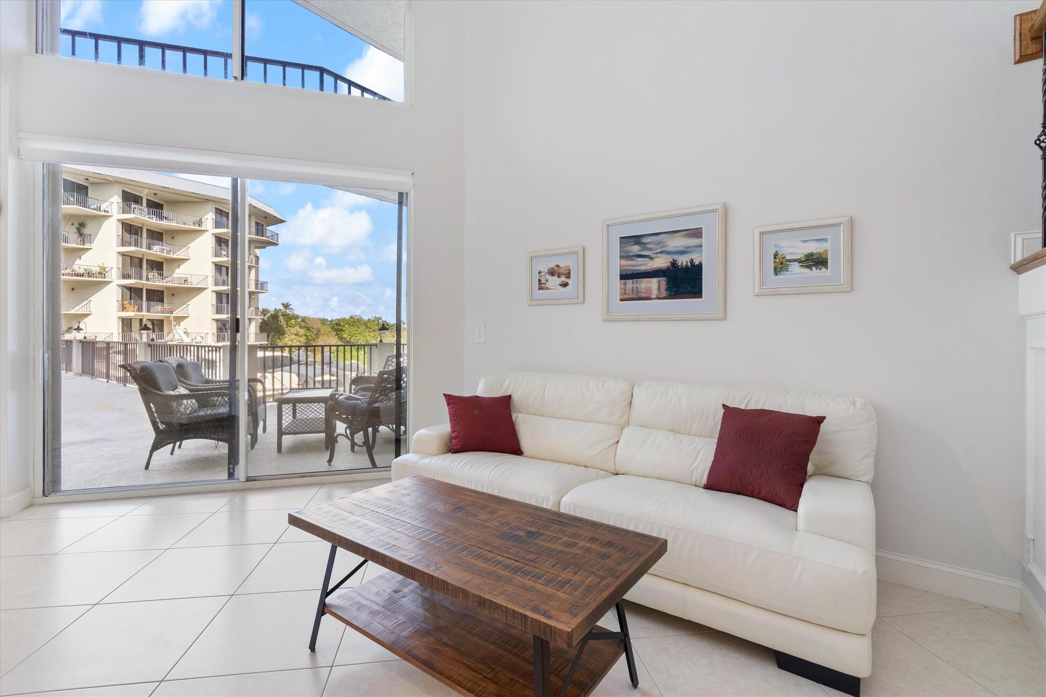 1035 S Federal Highway 215