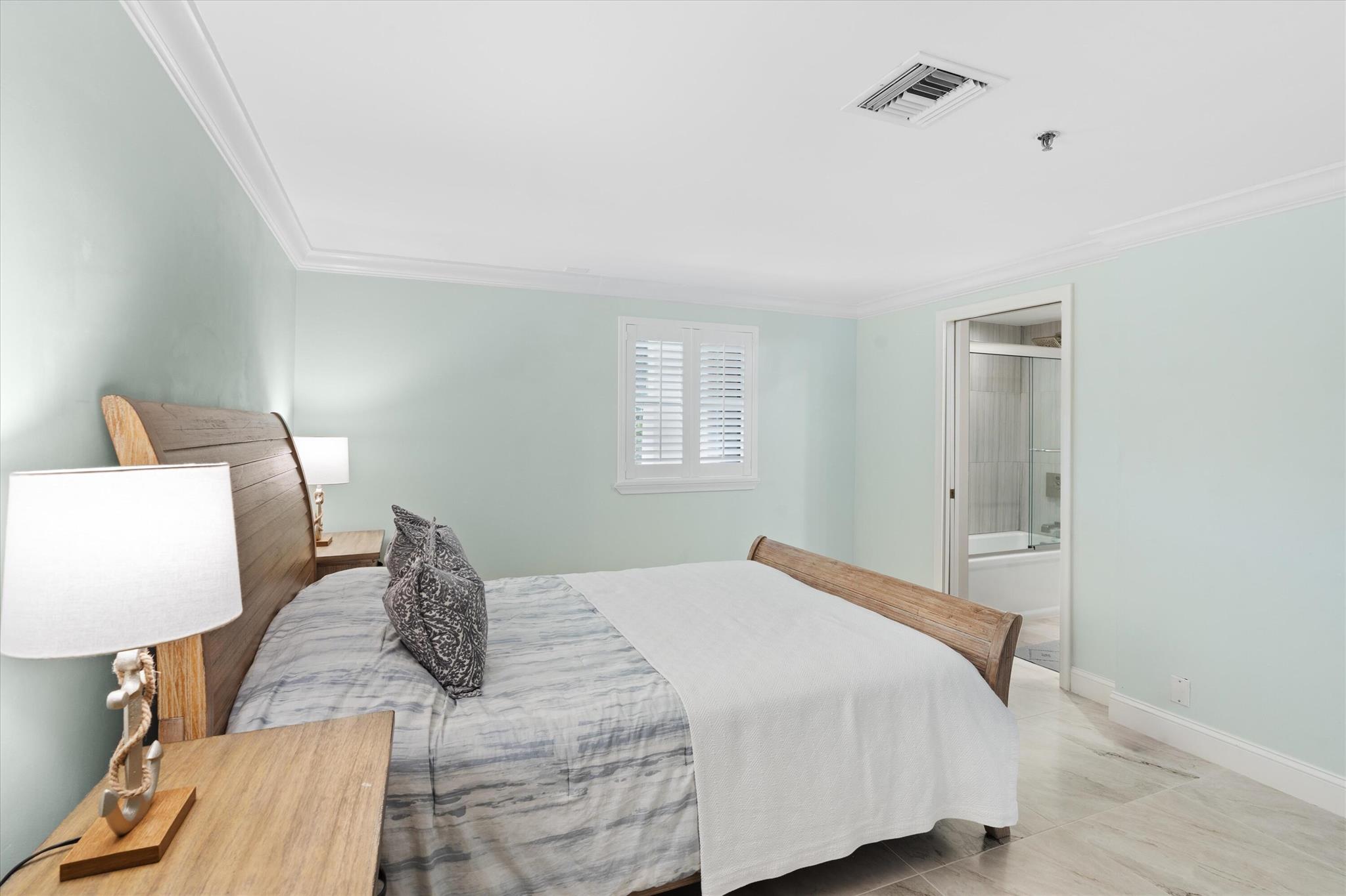 1035 S Federal Highway 215