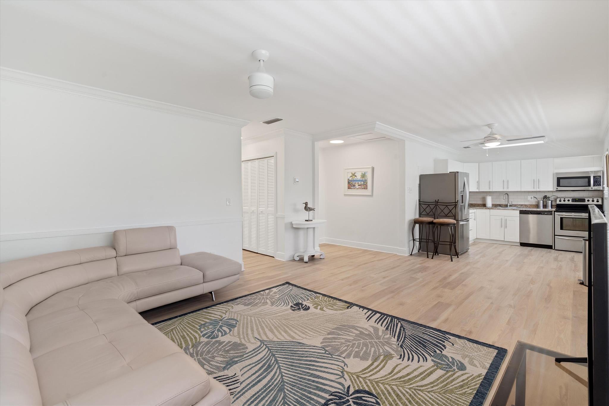 1202 Palm Trail 5