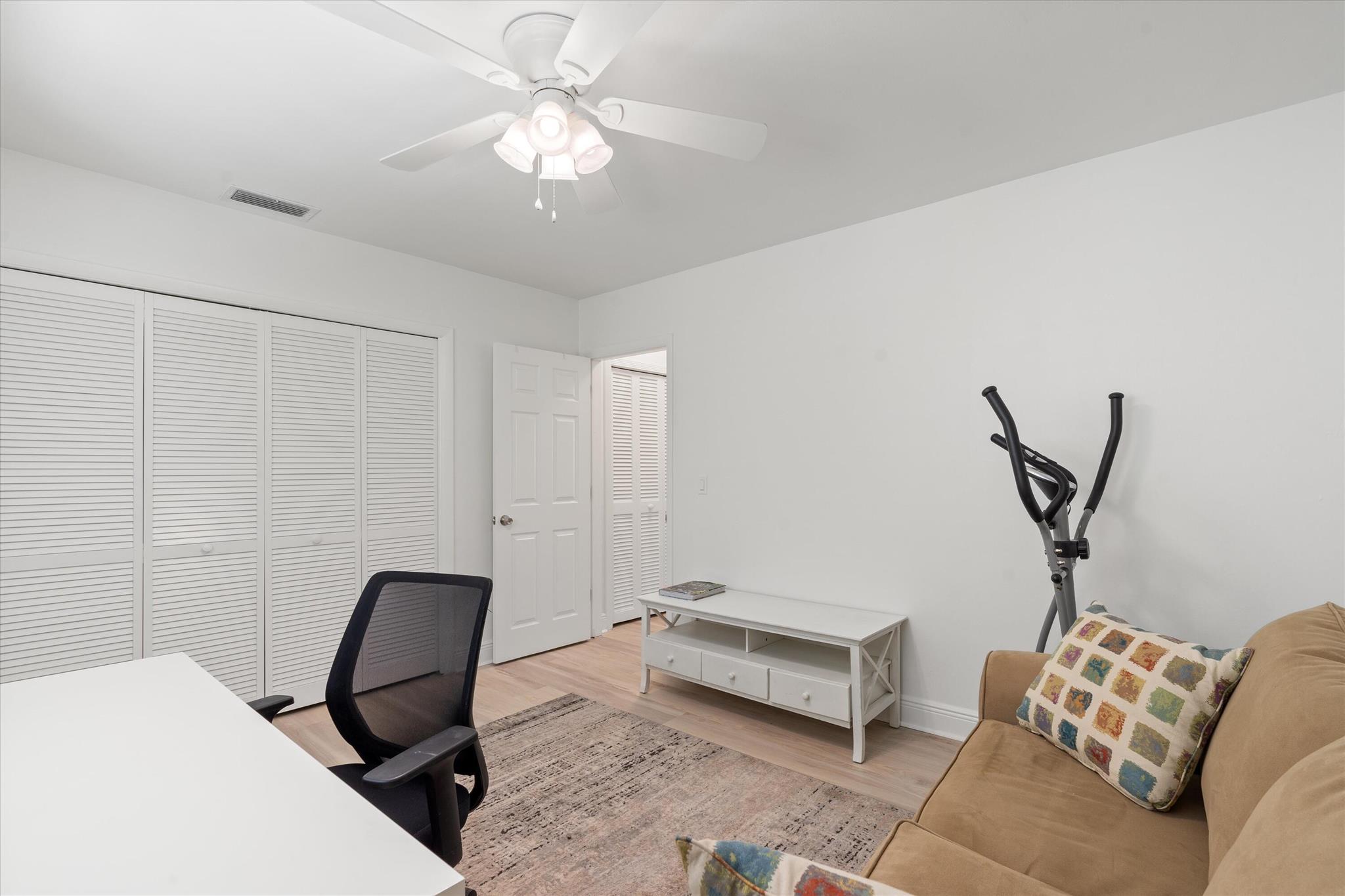 1202 Palm Trail 5