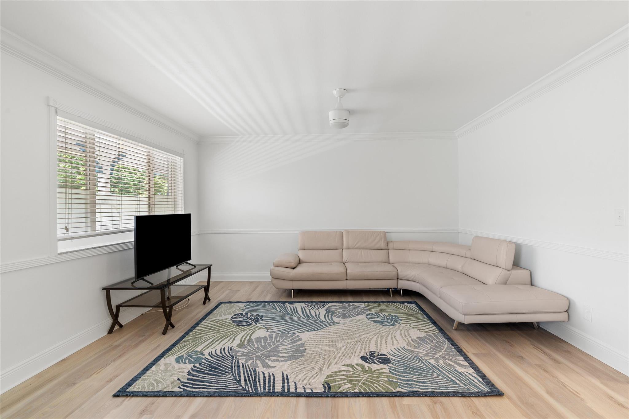1202 Palm Trail 5