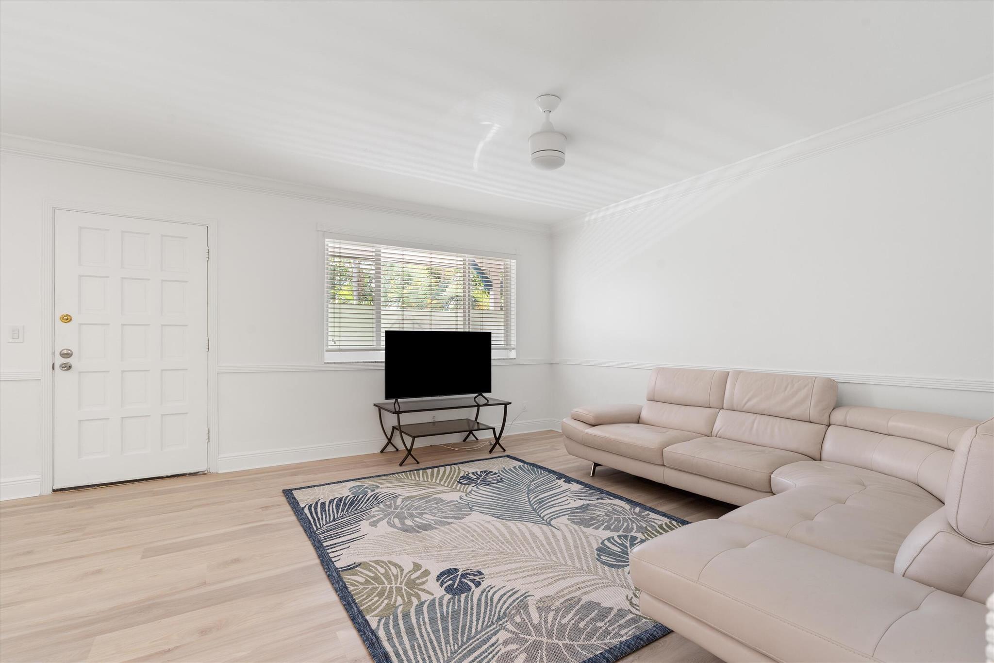 1202 Palm Trail 5