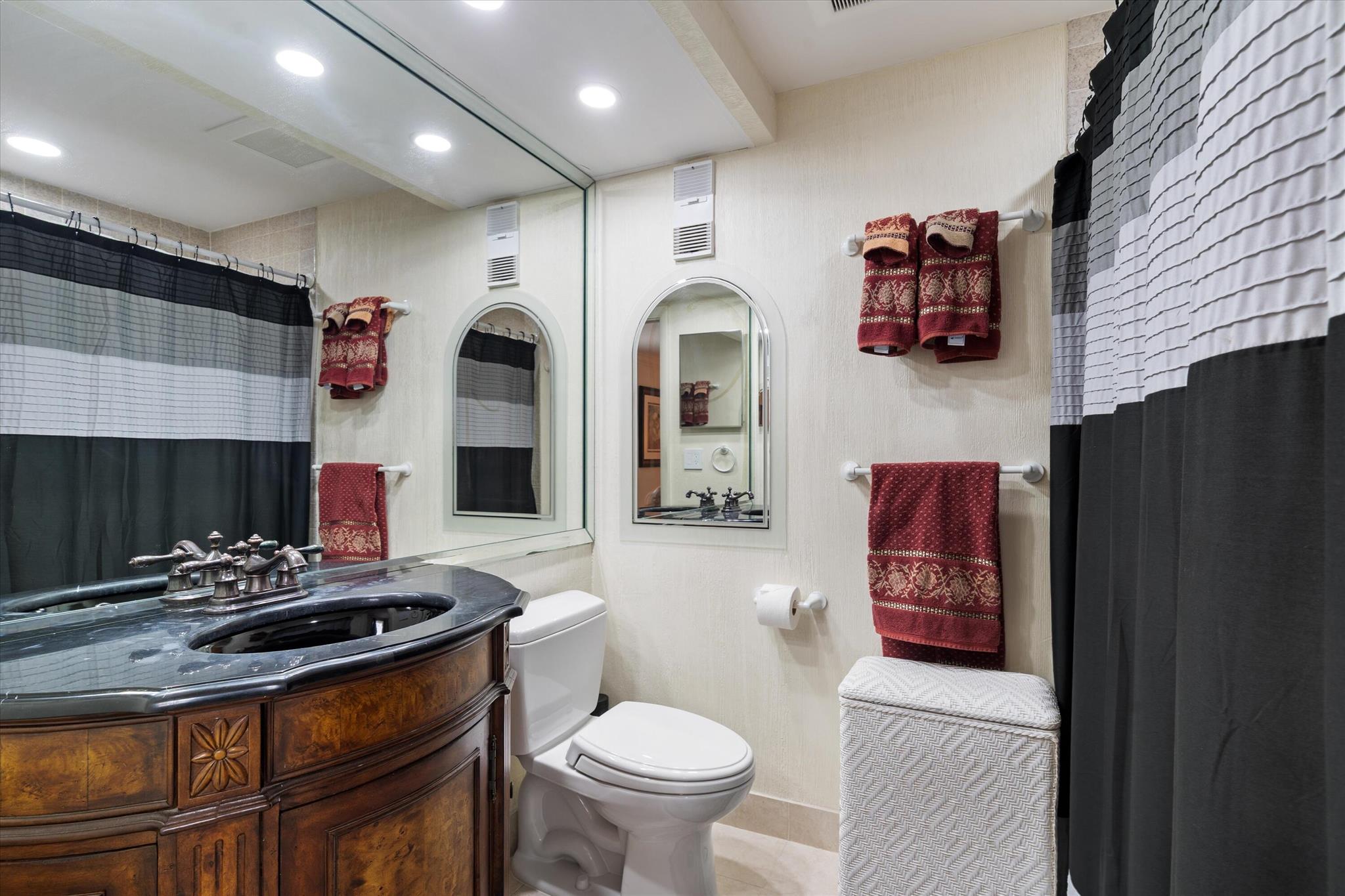 1035 S Federal Highway 211