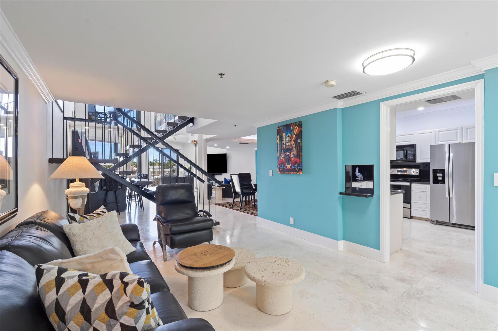 1035 S Federal Highway 211