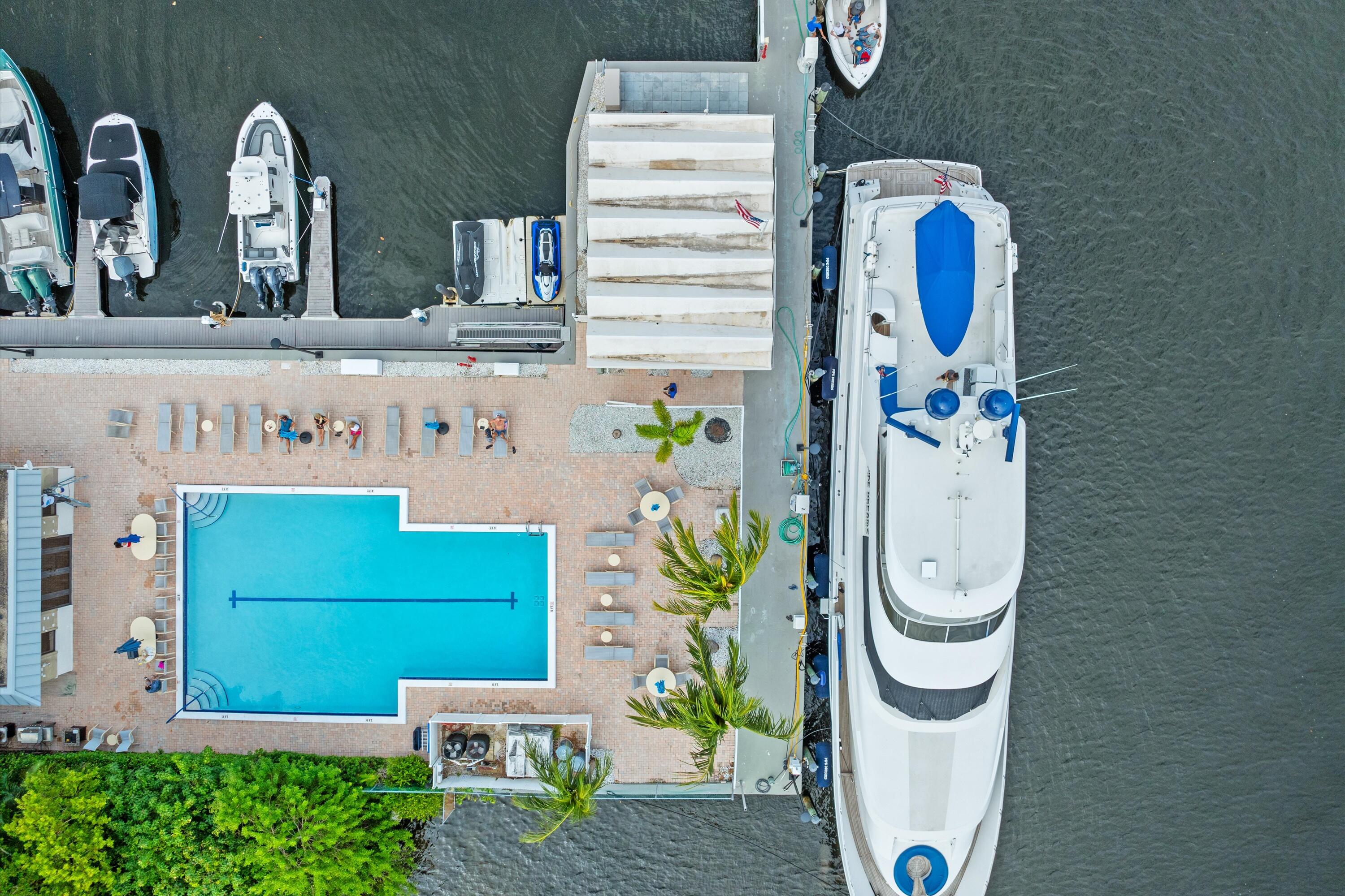 1035 S Federal Highway 211