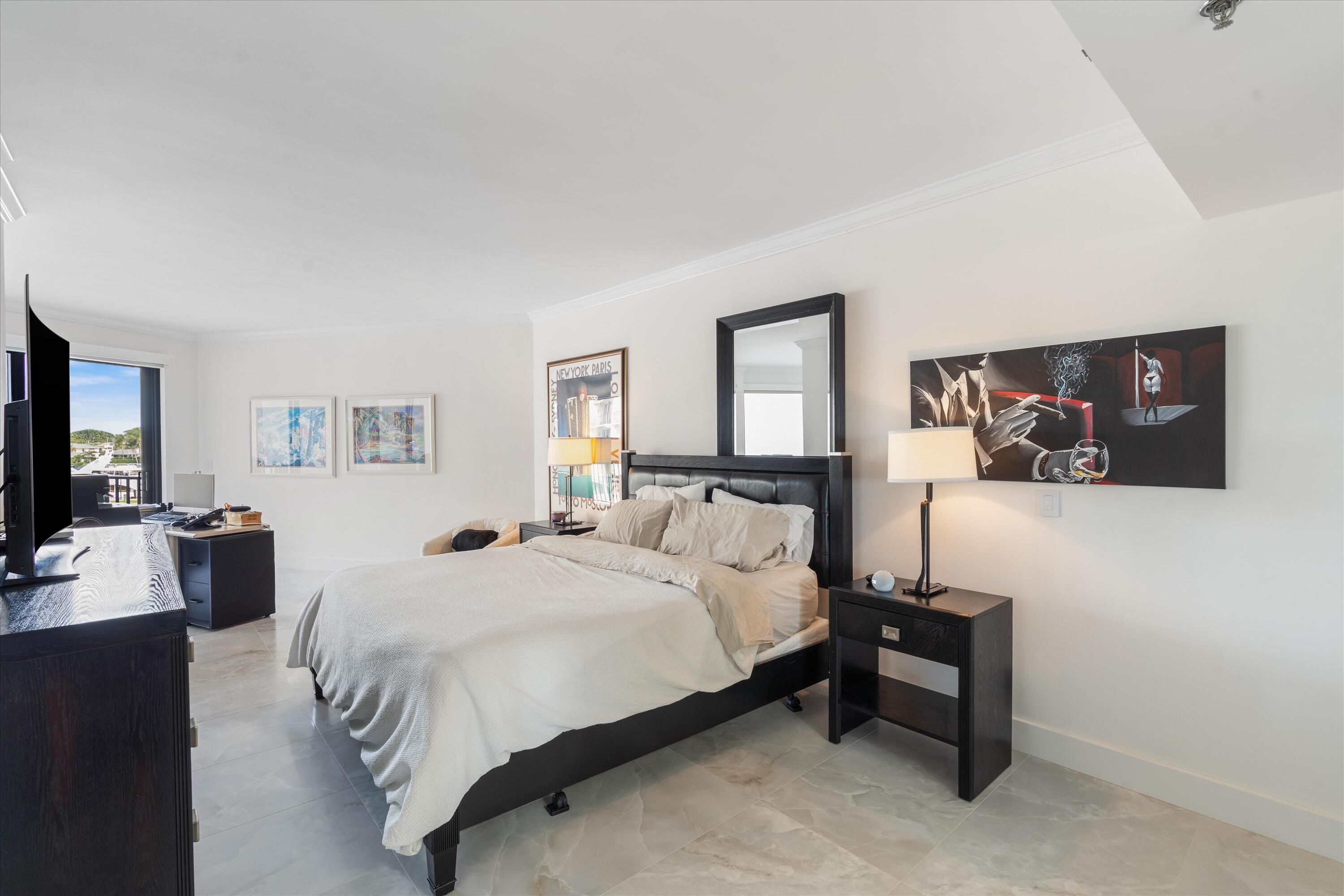 1035 S Federal Highway 211