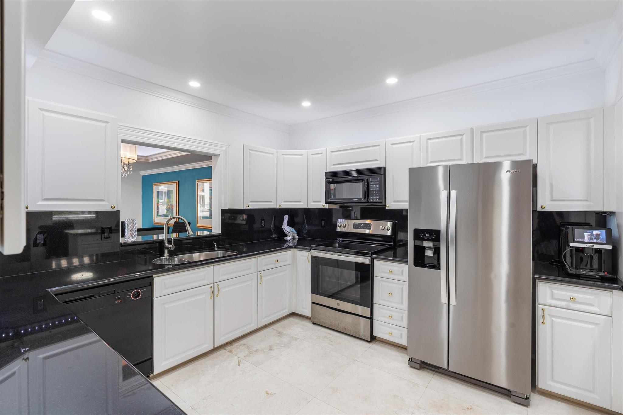 1035 S Federal Highway 211